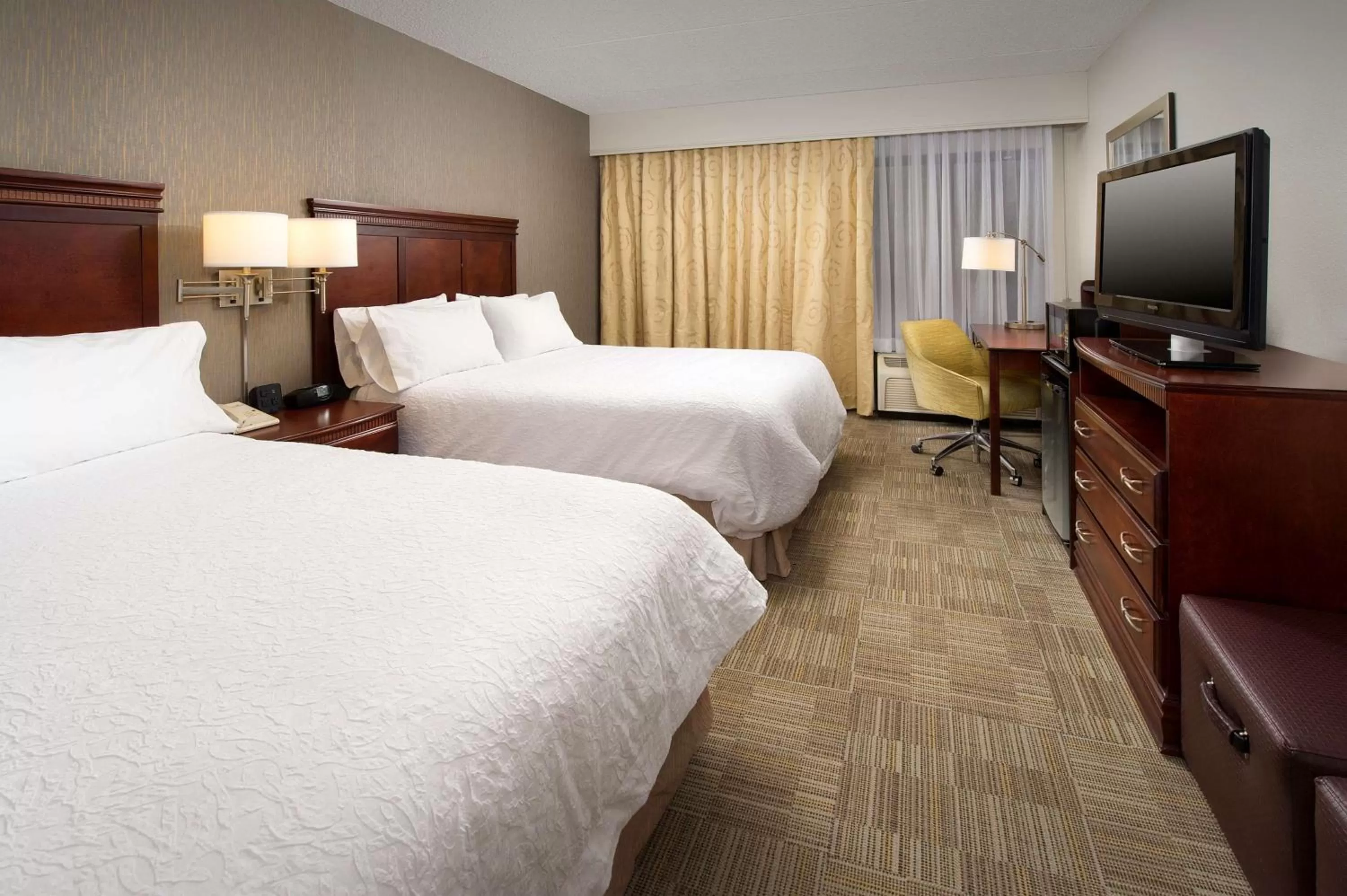 Queen Room with Two Queen Beds - Hearing Access/Non-Smoking in Hampton Inn Rochester Greece