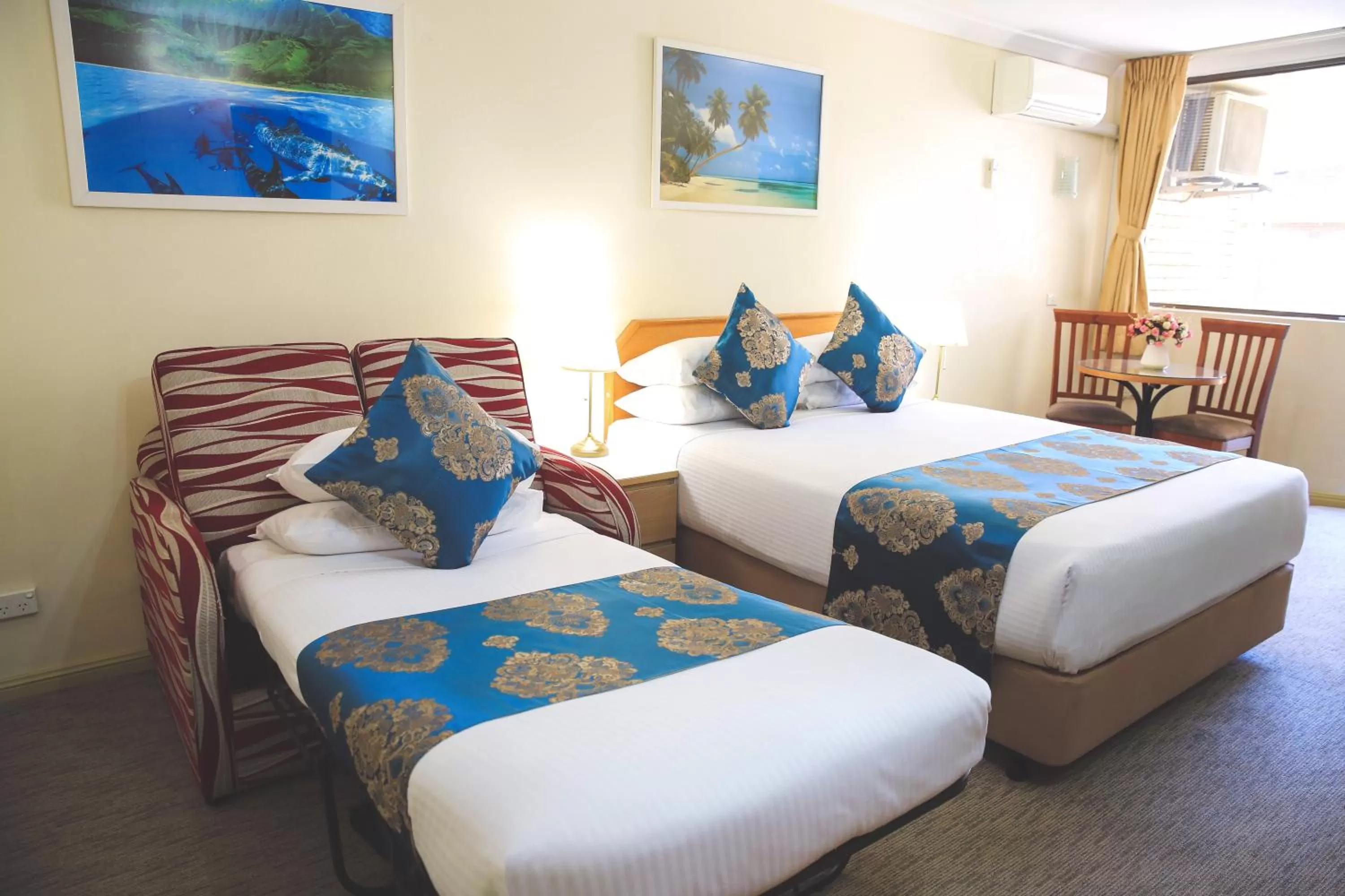 Twin Room in Ryde Inn