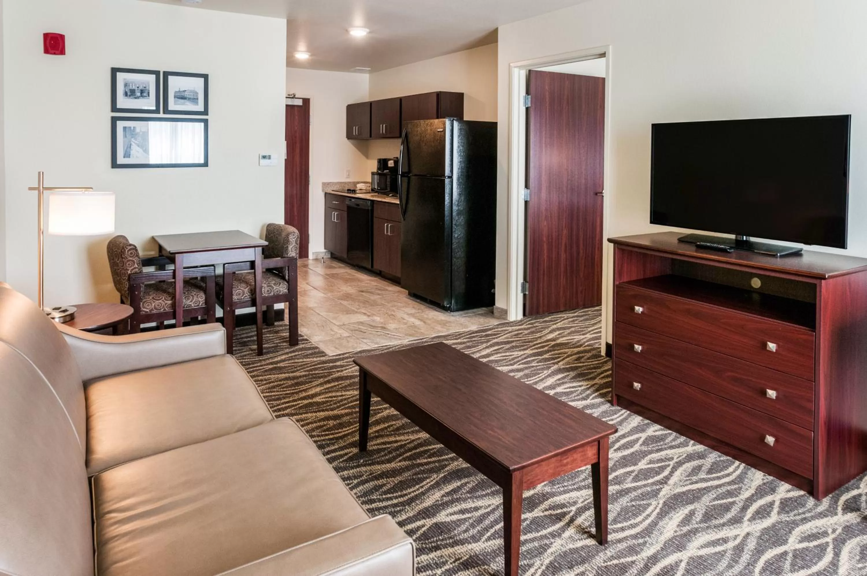 Deluxe Suite in Cobblestone Hotel & Suites Appleton International Airport