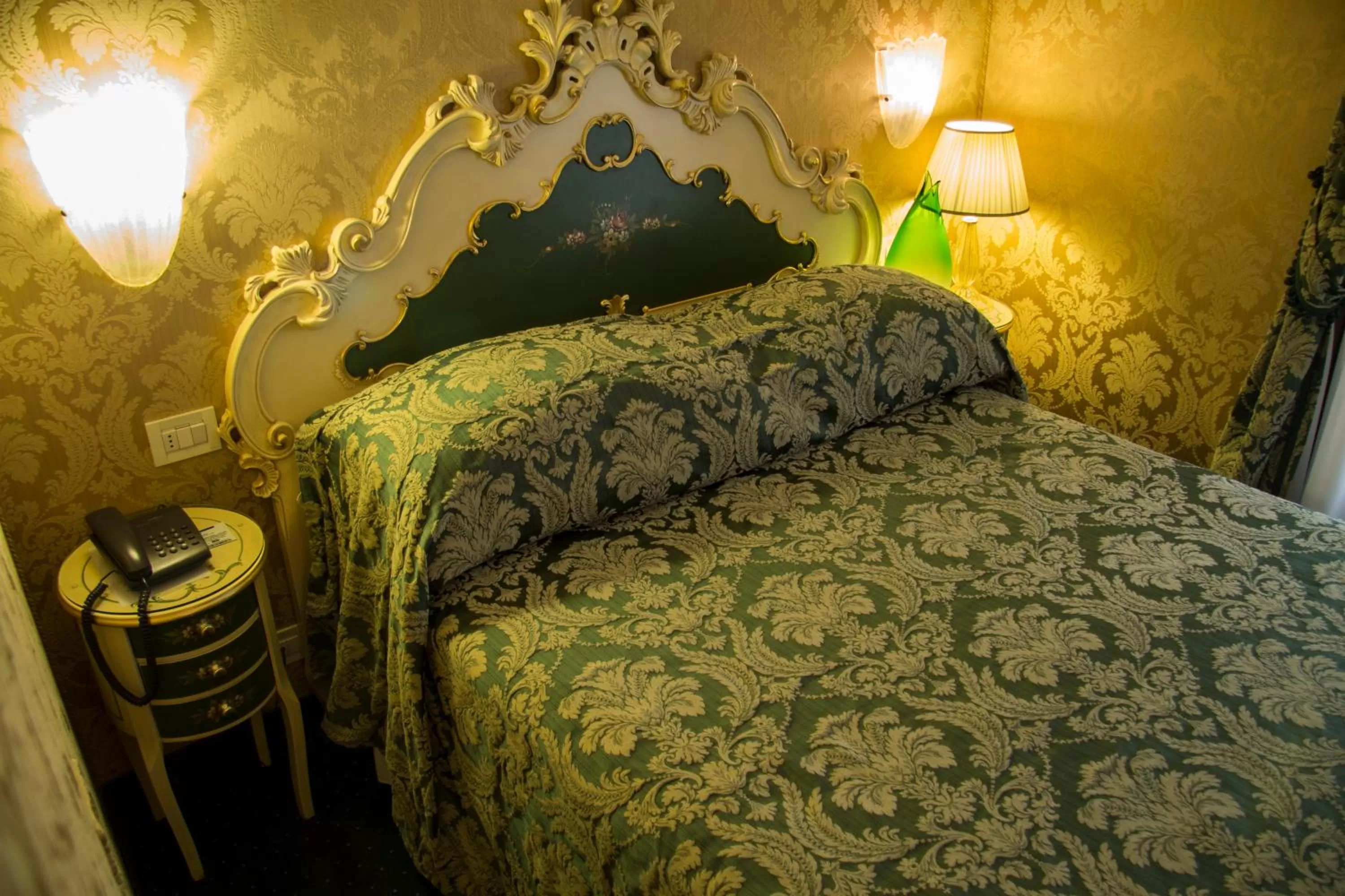 Single Room in Hotel Becher