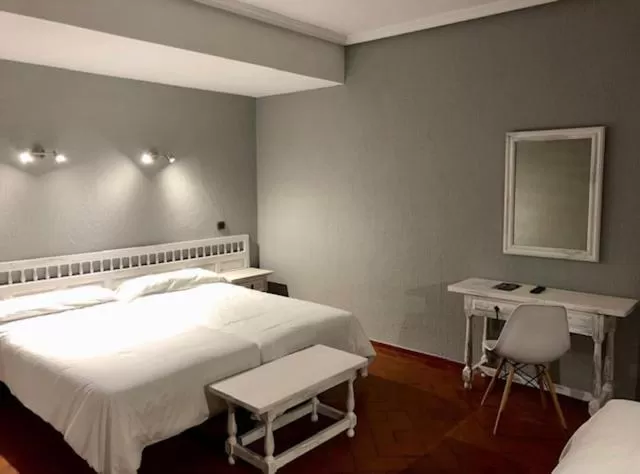 Double or Twin Room in Hospedium Hotel Juan II