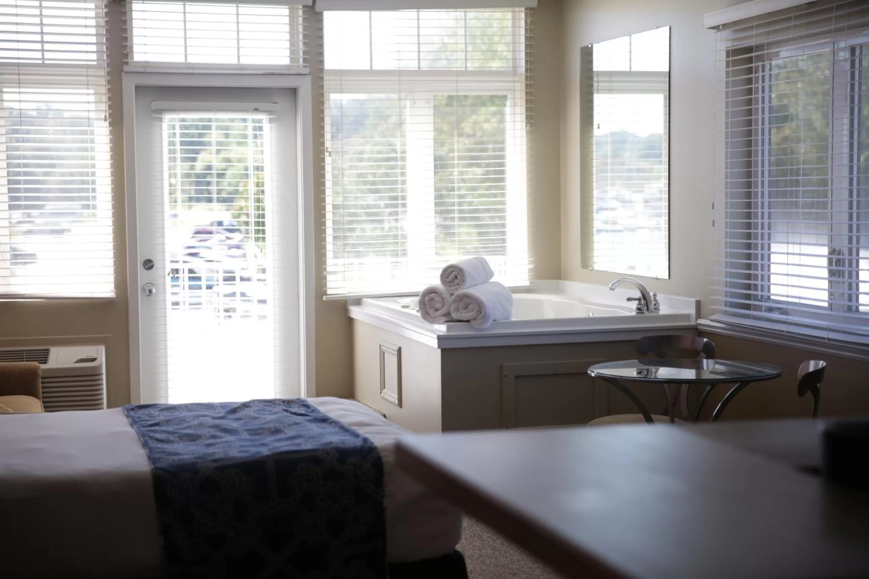 Premium Corner Lakeview in Weathervane Inn