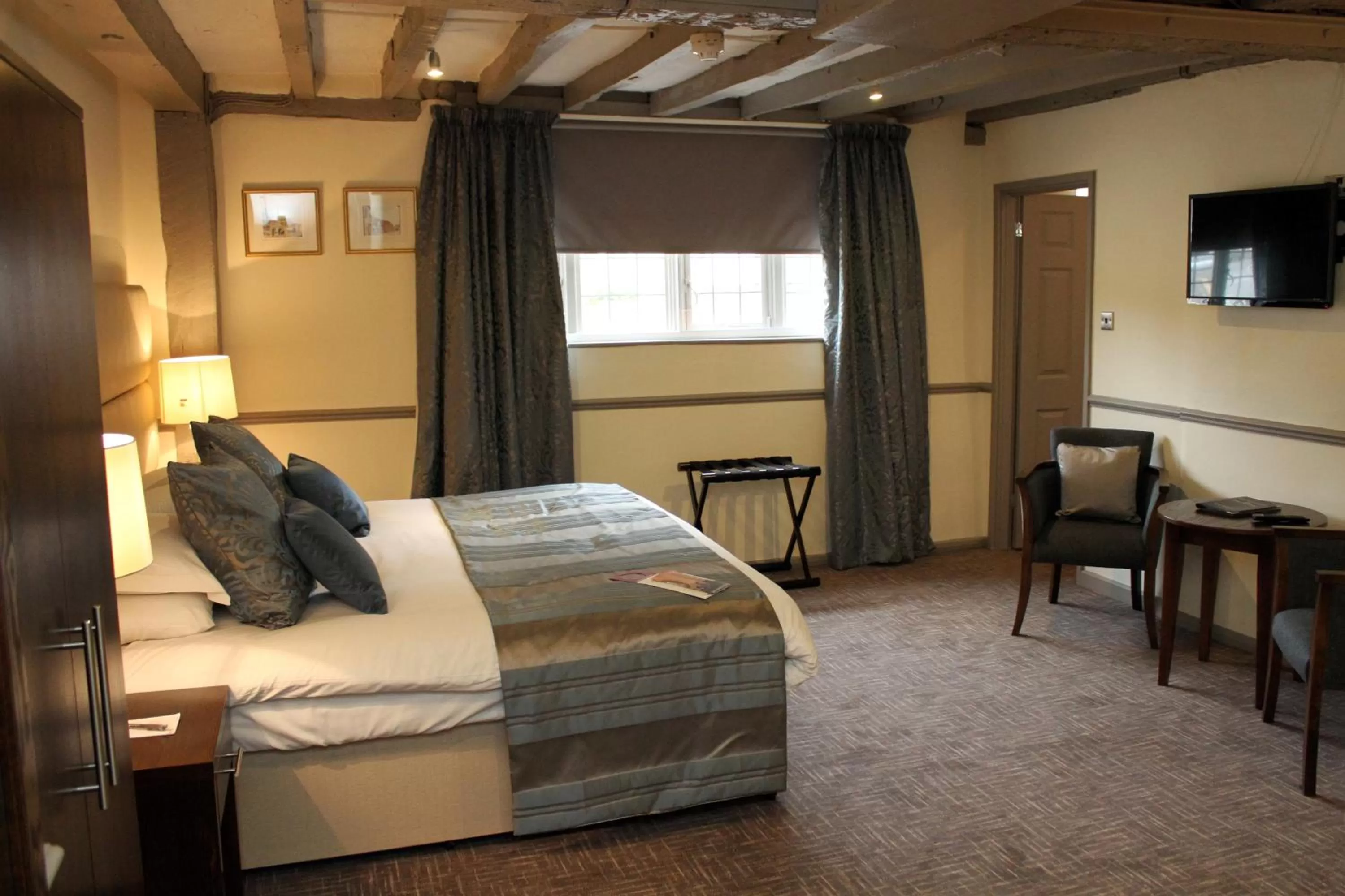 Junior Suite in The Legacy Rose & Crown Hotel