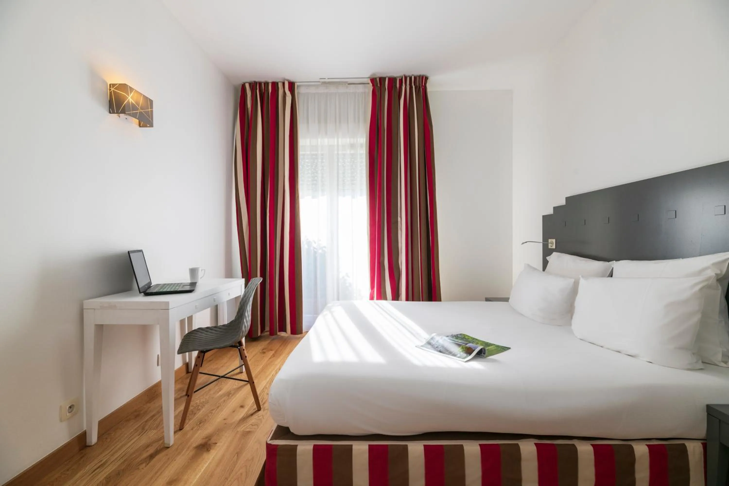 Double Bed room  in Hotel Cerise Chatou