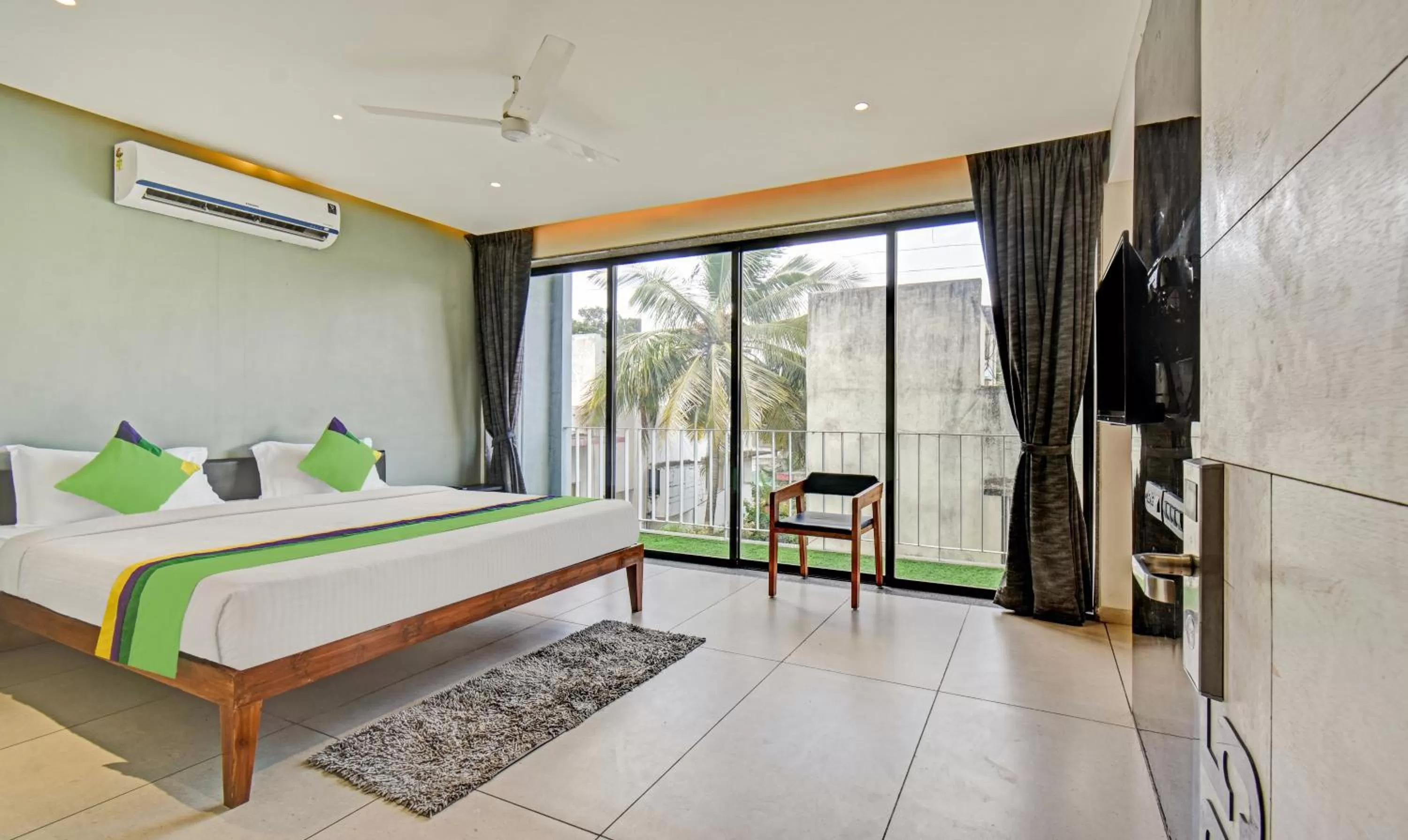 Treebo Aroma Executive