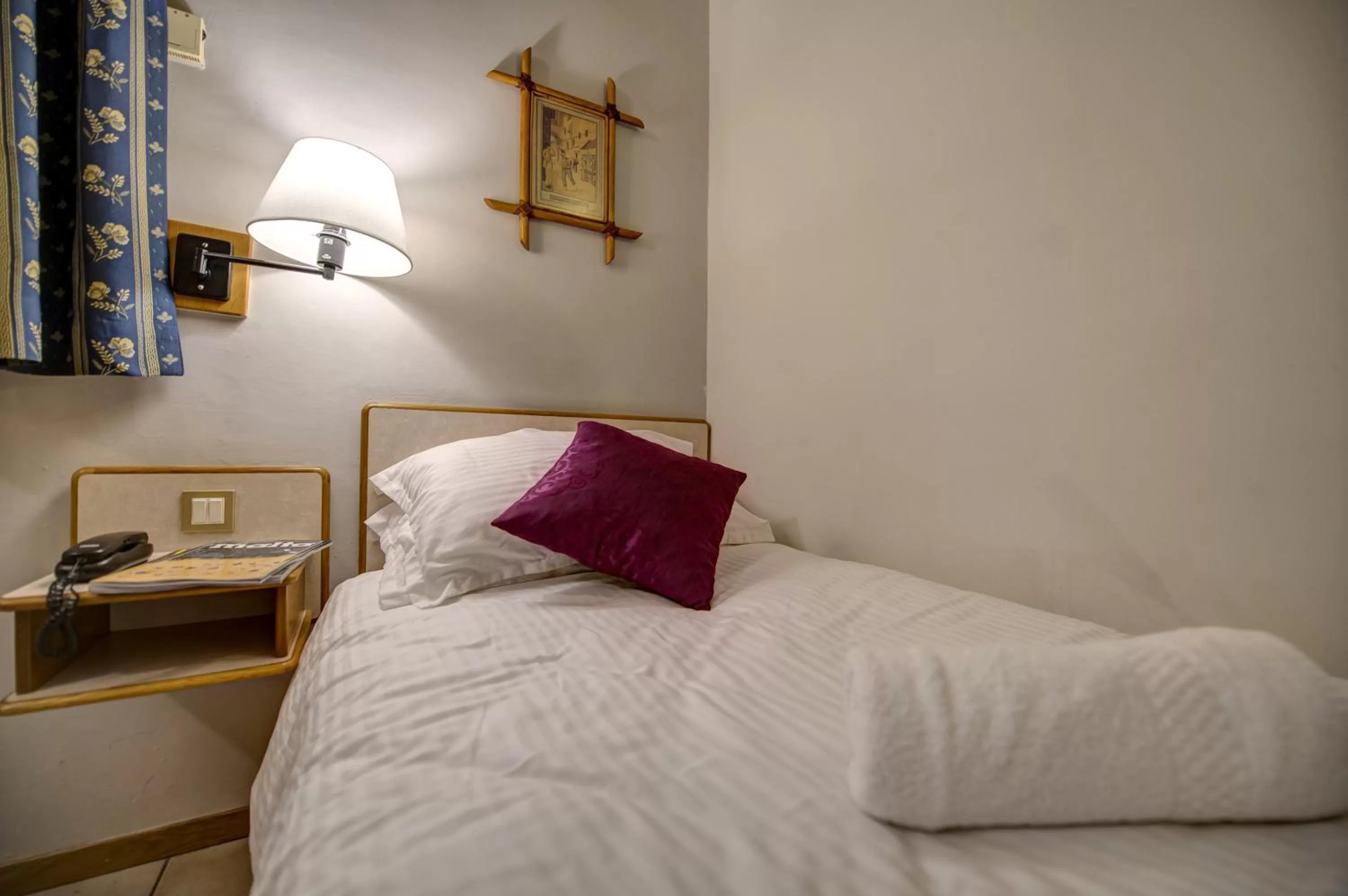 Single Room in Sliema Chalet Hotel