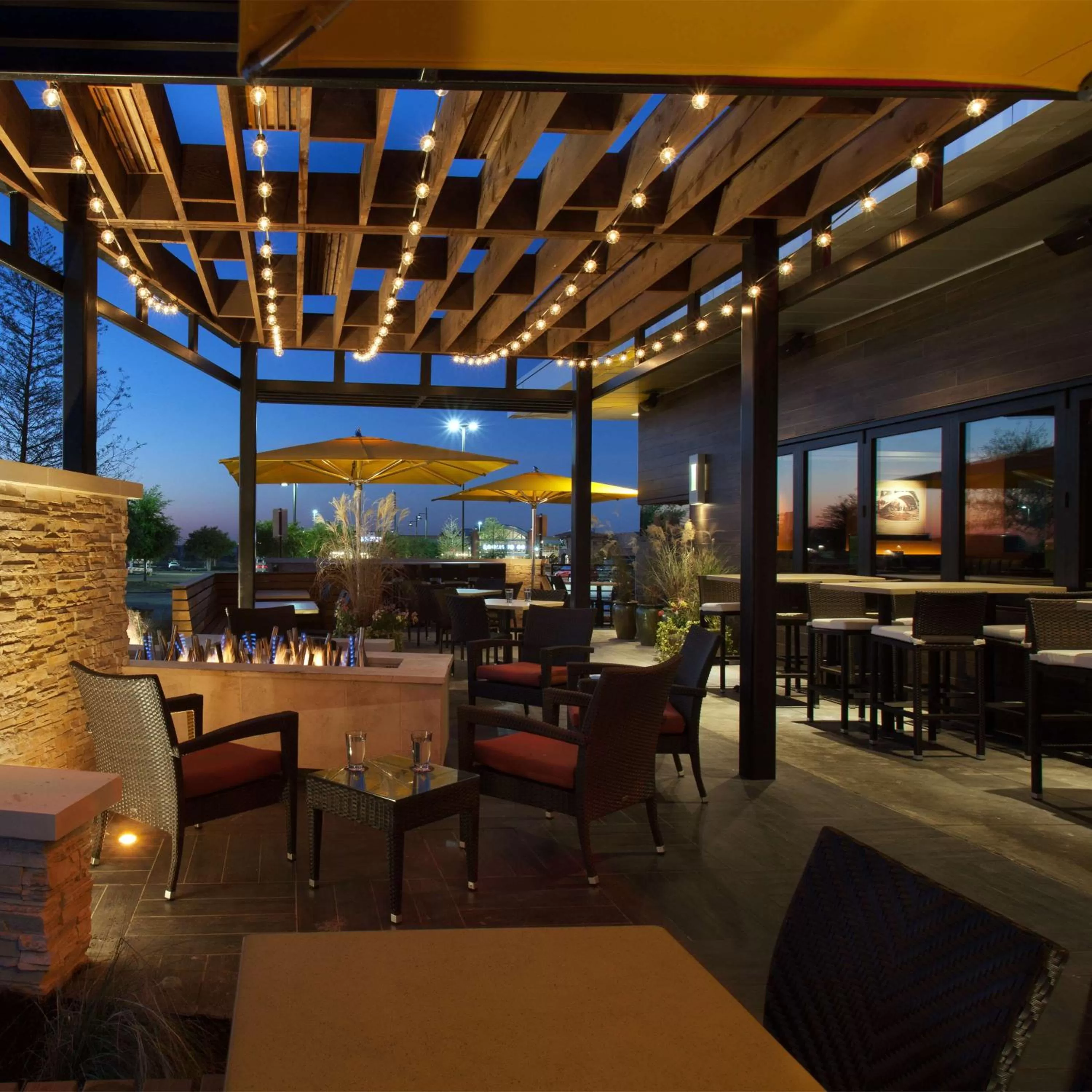 Patio in Embassy Suites By Hilton Denton Convention Center