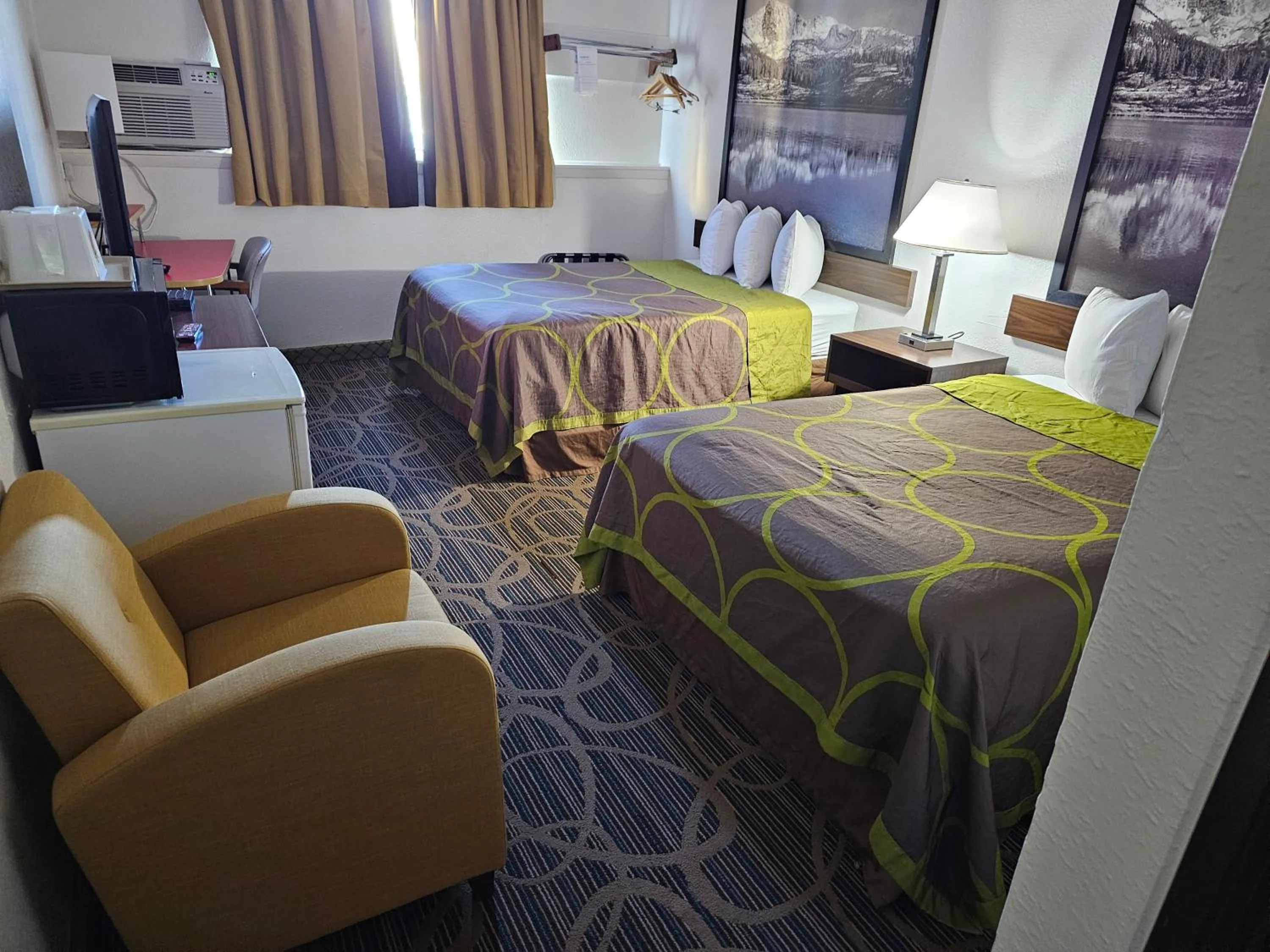 Room with Two Double Beds - Non-Smoking in Super 8 by Wyndham Craig