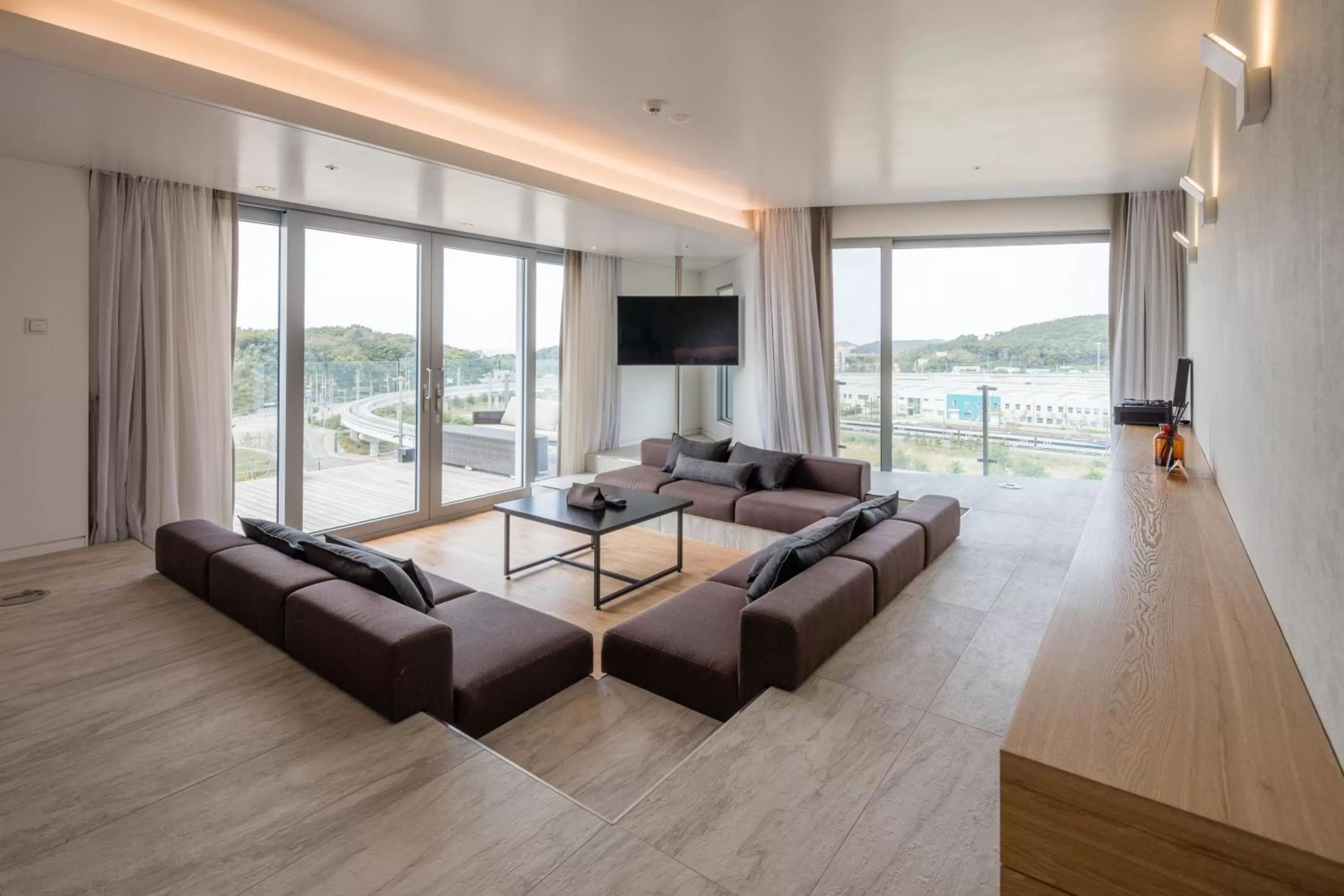 Panorama Suite - Partial Sea View with Breakfast for 2, Swimming Pool Access for 2 and Amenity in Nest Hotel Incheon