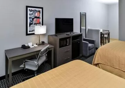 Quadruple Room in Scottish Inn & Suites Cotulla, TX