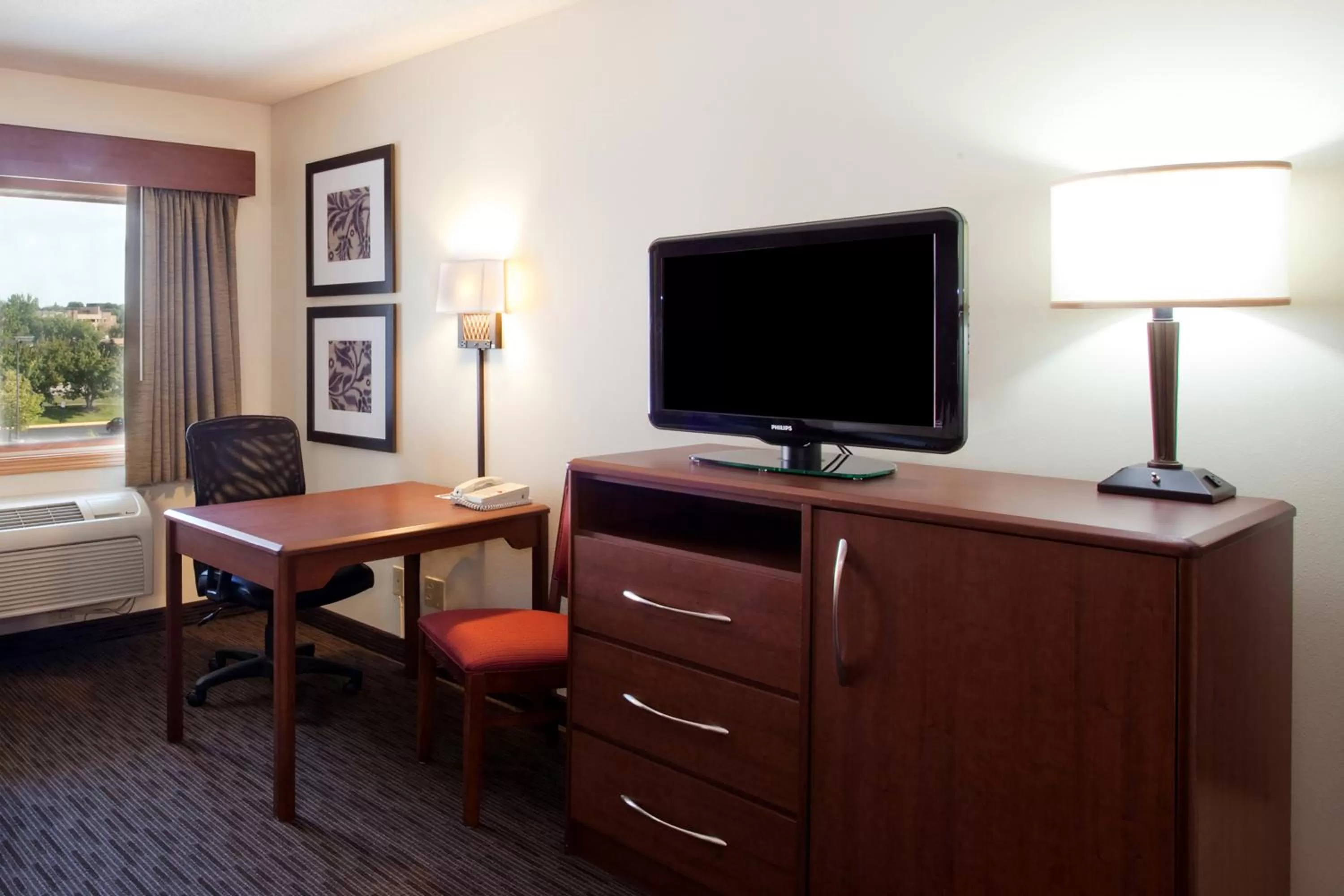 Deluxe Queen Room - Mobility Access/Non-Smoking in AmericInn by Wyndham DeWitt