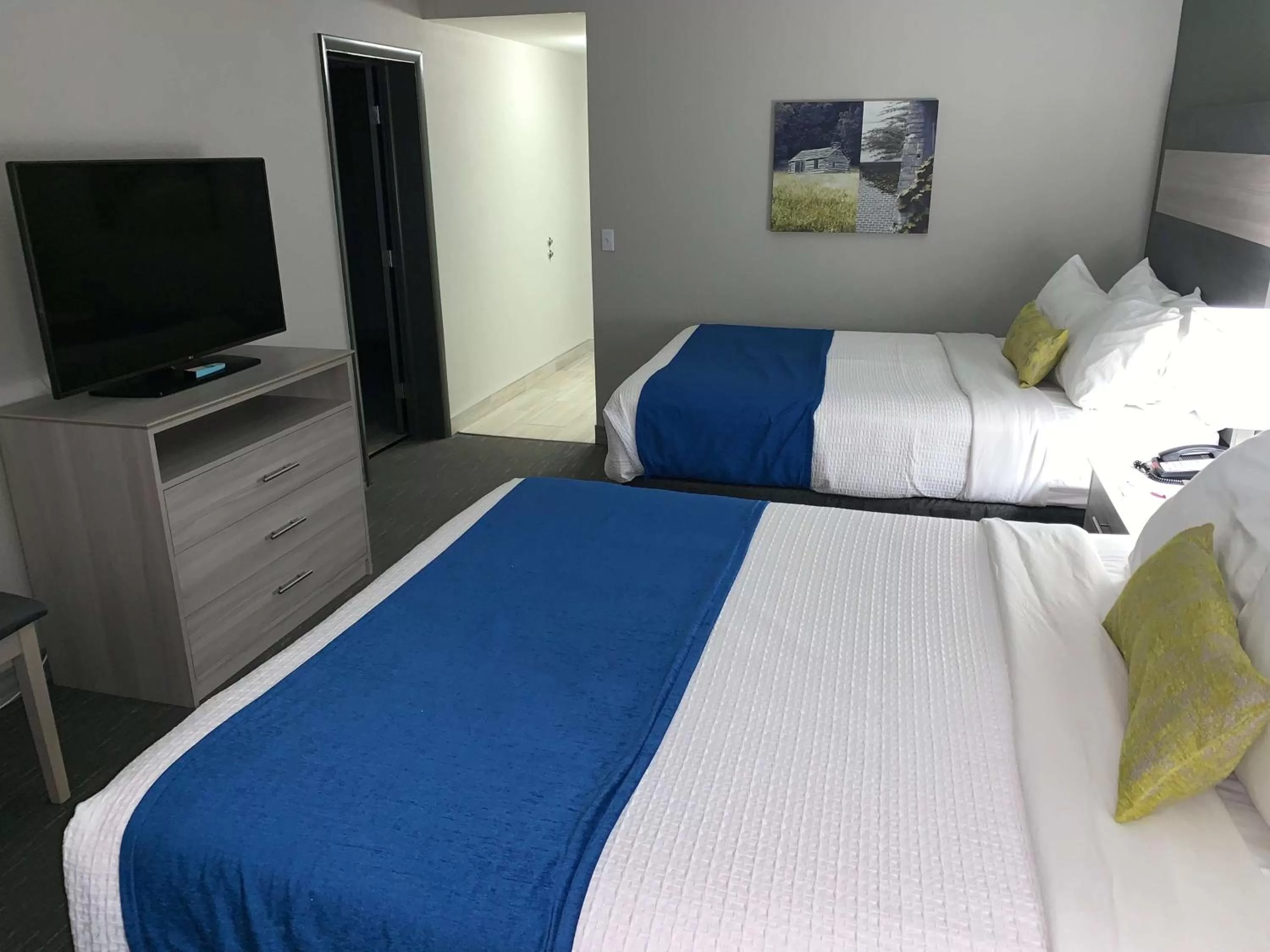 Queen Suite with Two Queen Beds in Best Western Plus Clarks Summit Scranton Hotel