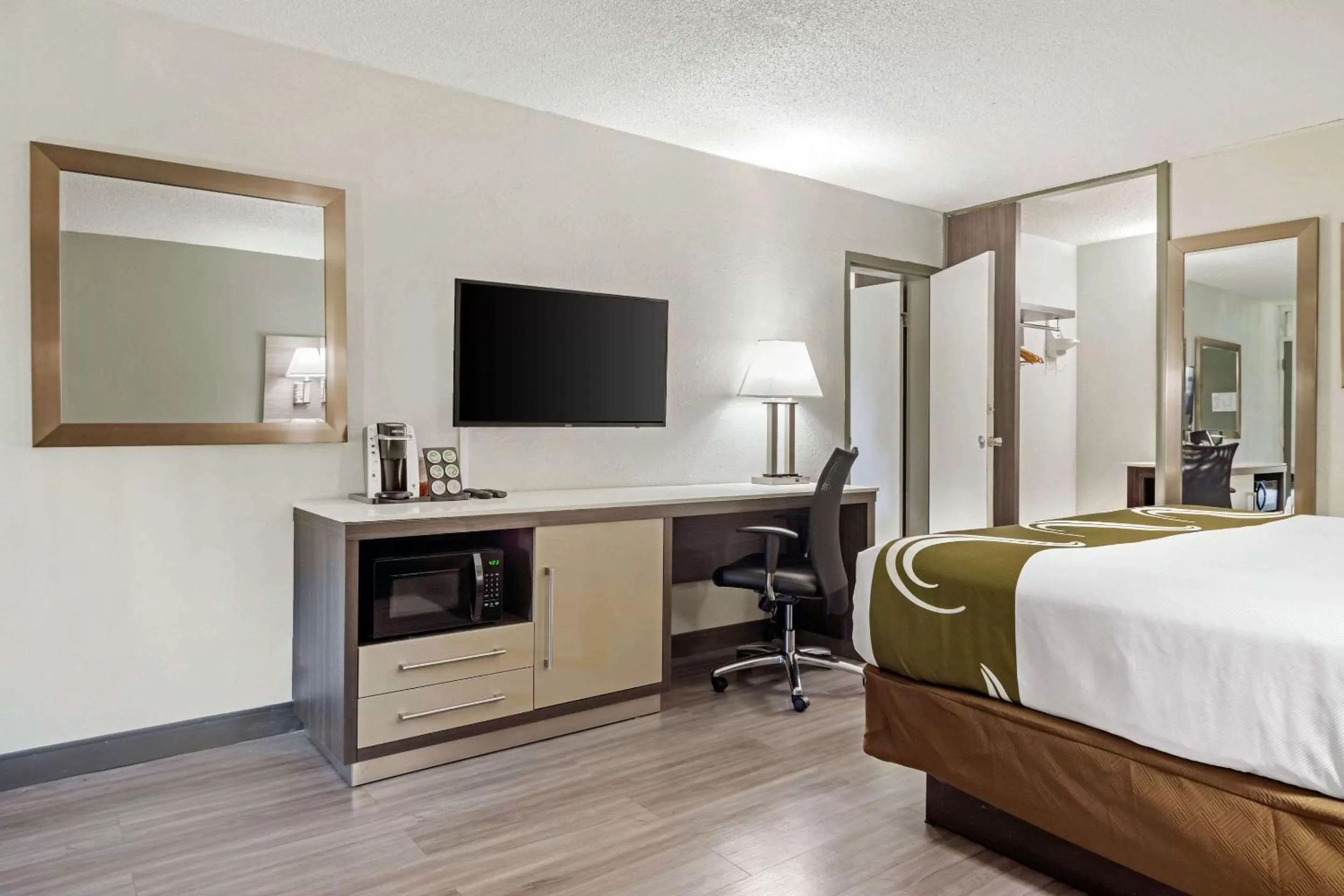 King Room - Accessible/Non-Smoking in Quality Inn & Suites Cartersville South