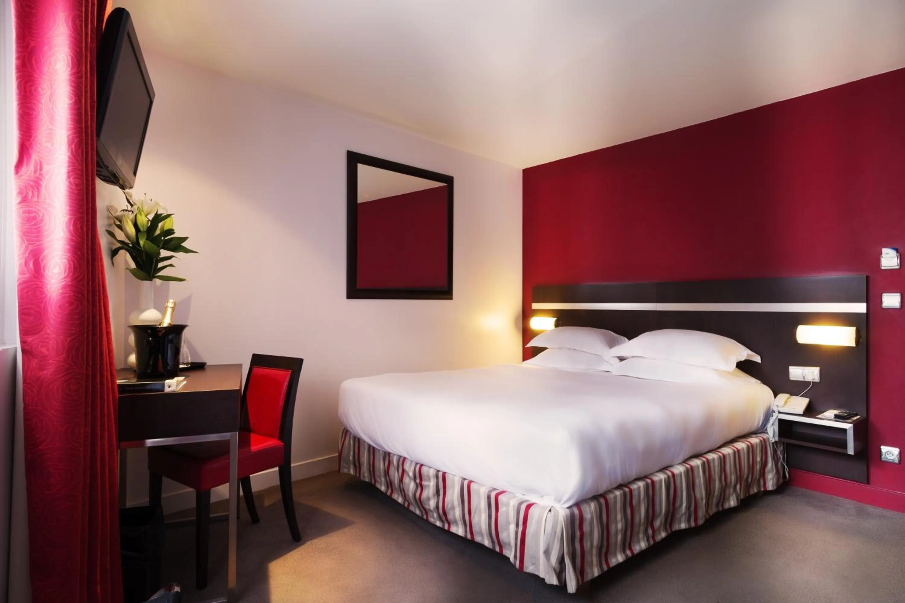 Double Room in Arc De Triomphe