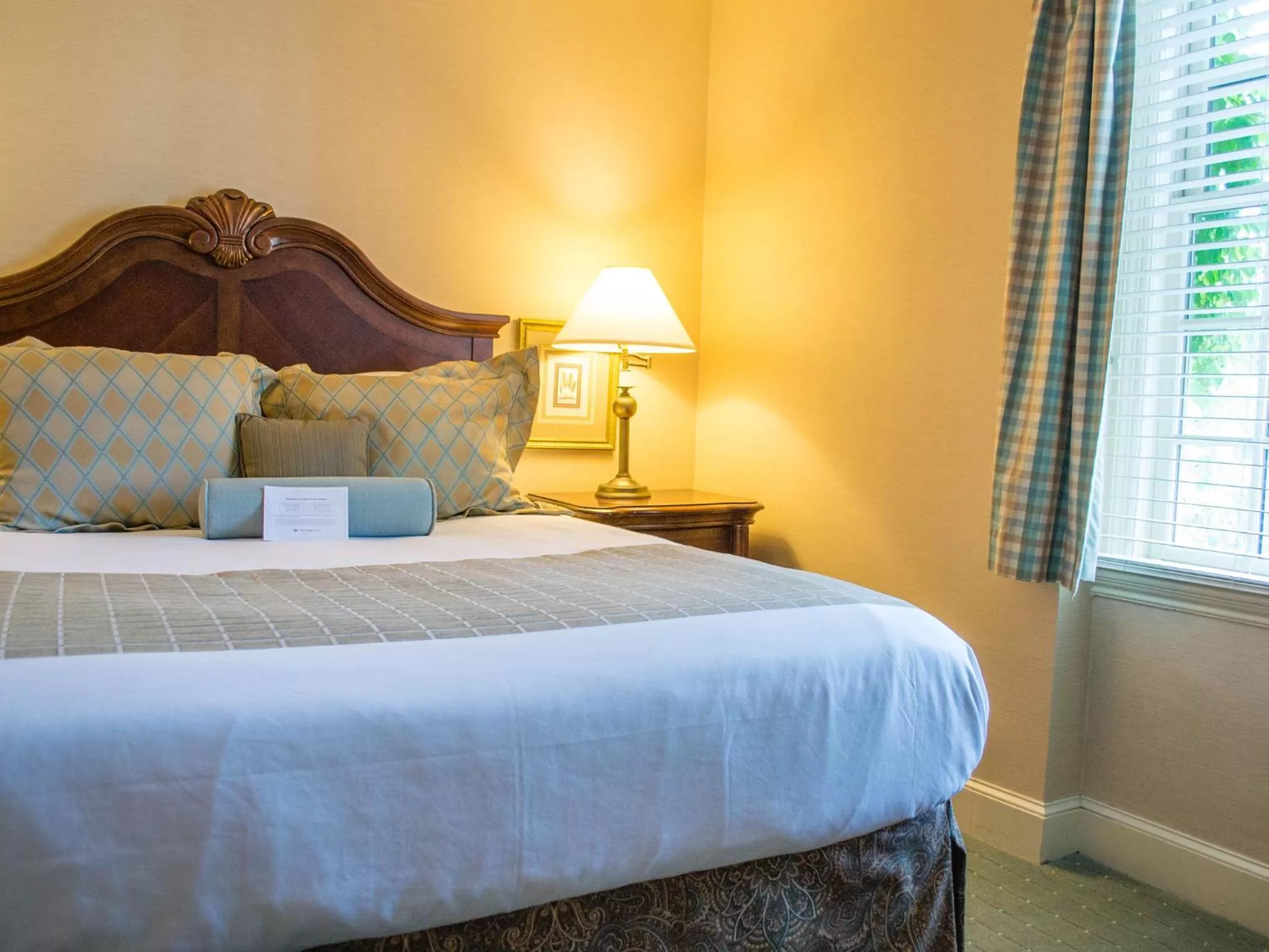 European Queen Room in The Exeter Inn