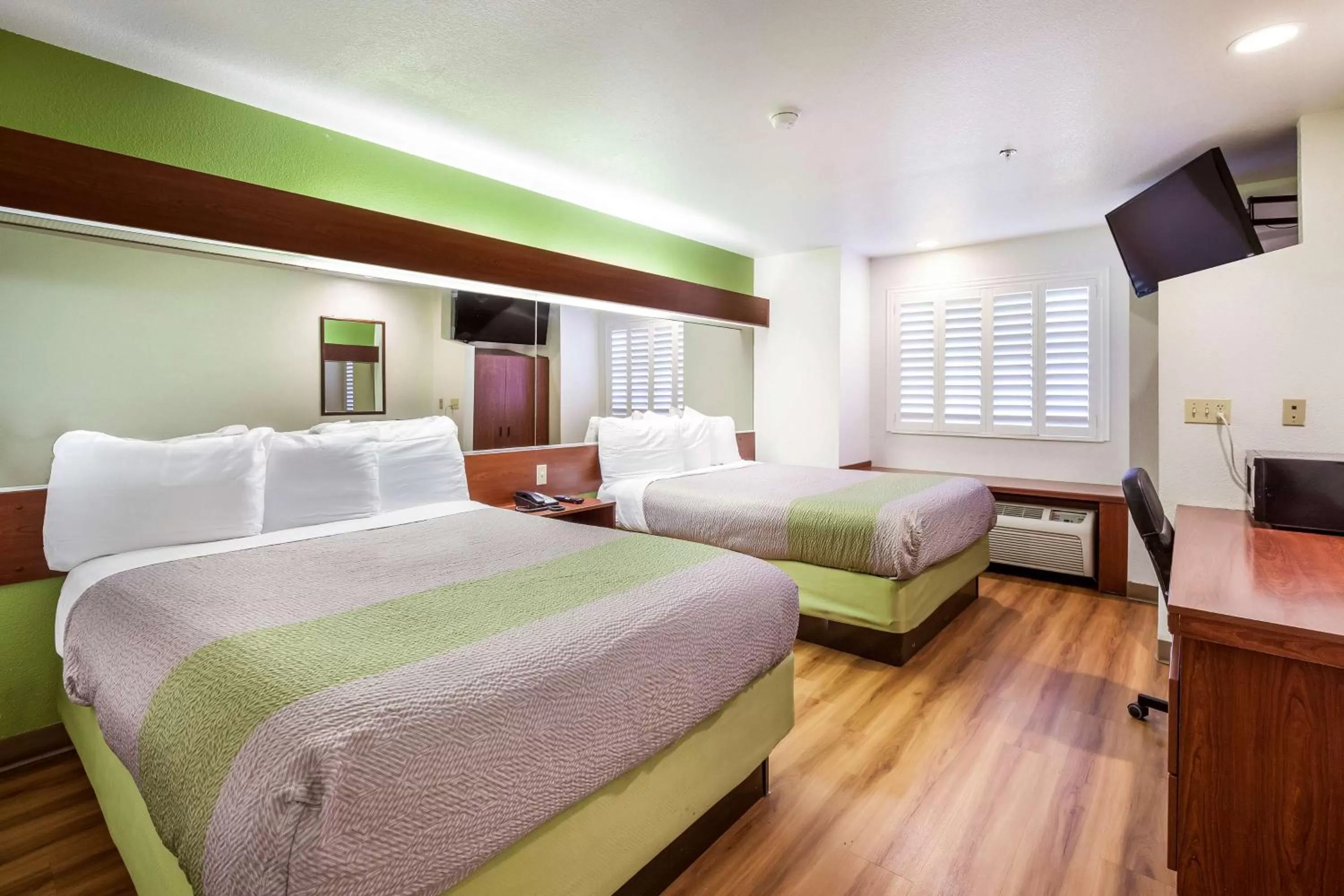 Deluxe Queen Room with Two Queen Beds - single occupancy - Smoking in Motel 6-Dixon, CA