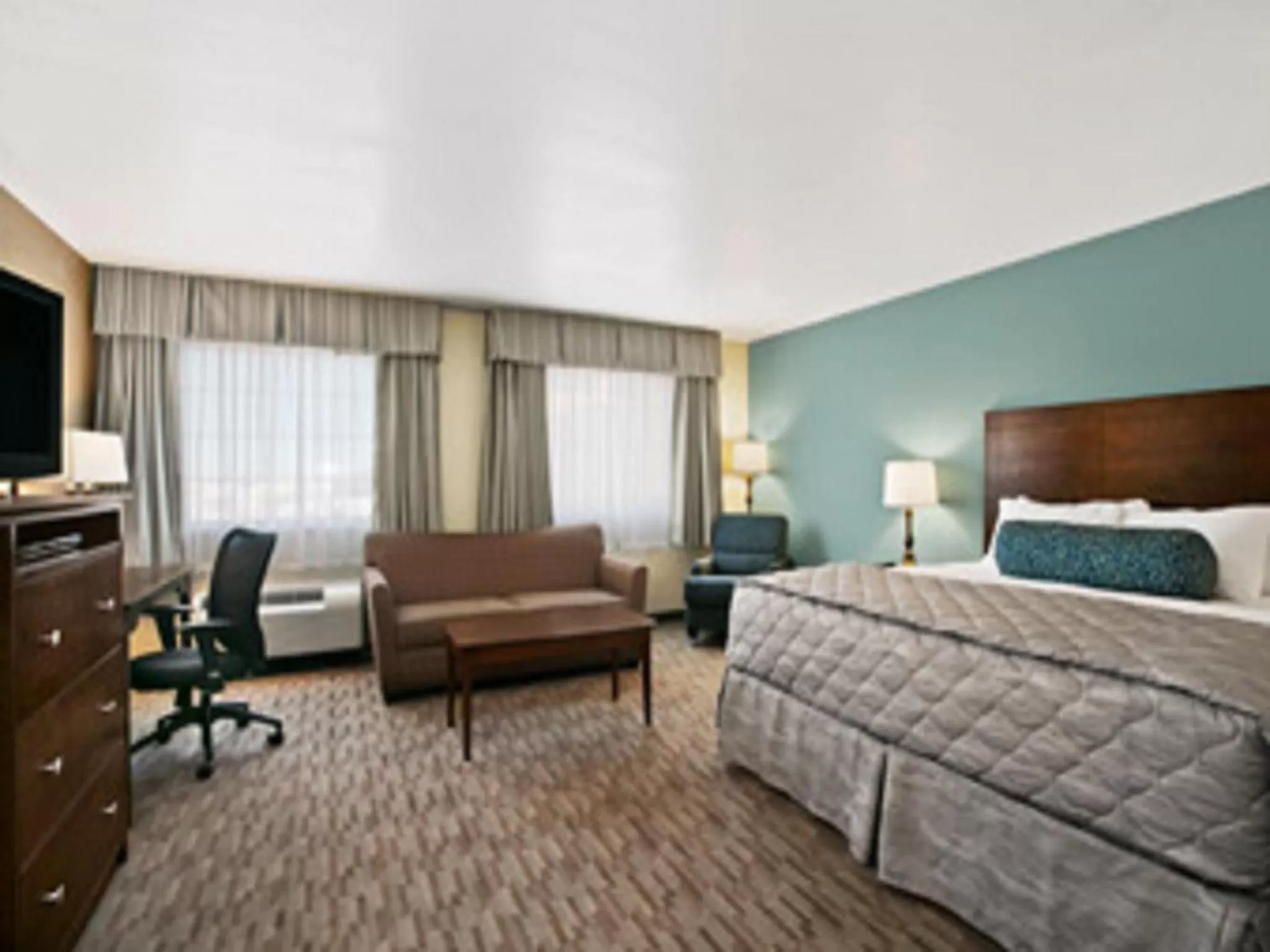 King Studio Suite - Mobility Access/Non-Smoking in Baymont by Wyndham Minot