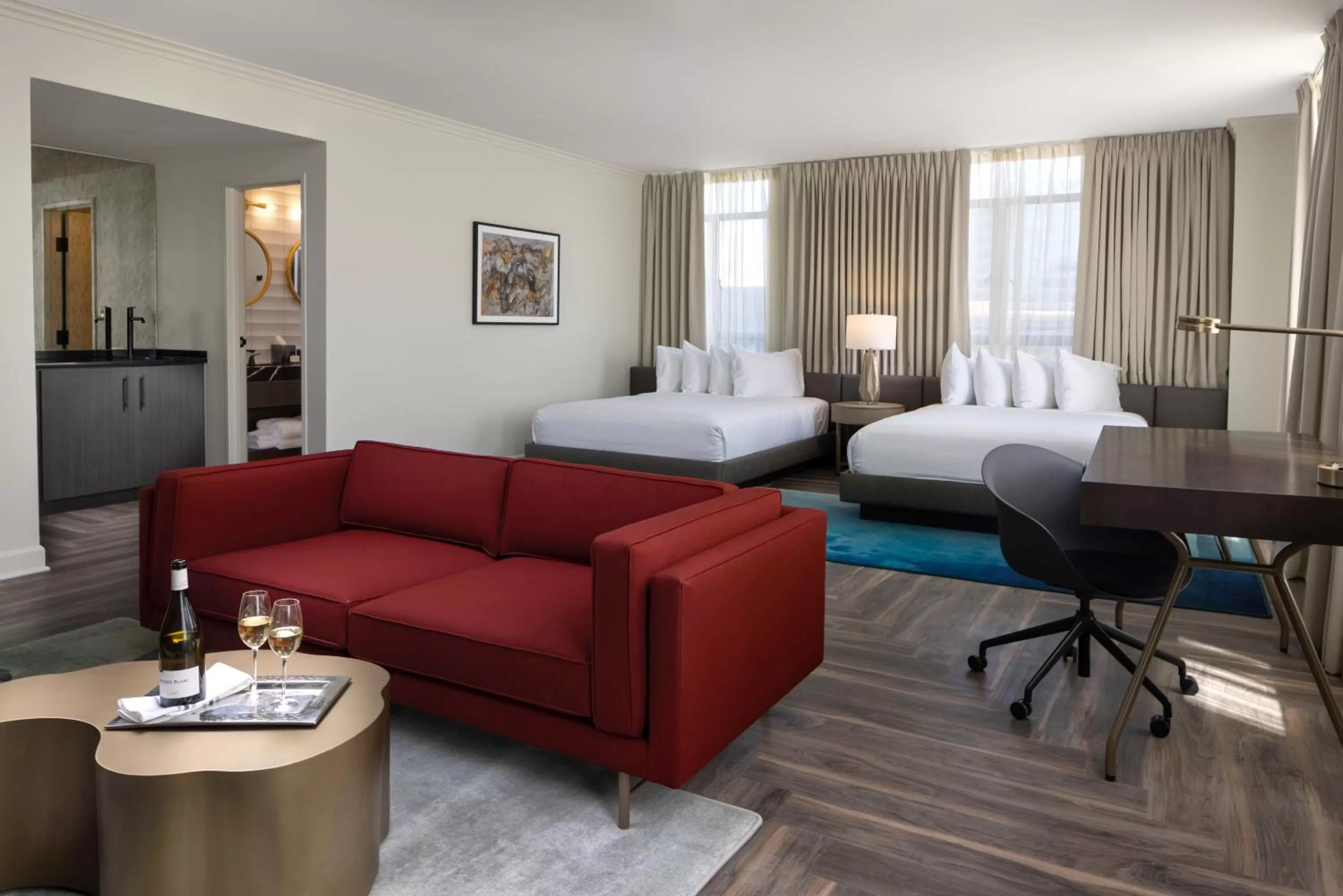 Queen Suite in Hotel Deco