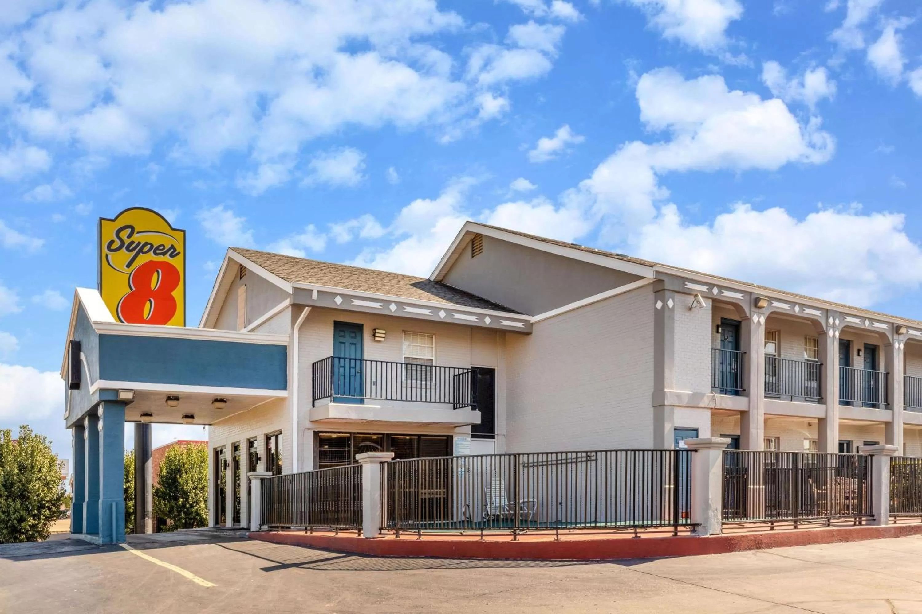 Super 8 by Wyndham Tulsa/Arpt/St Fairgrounds