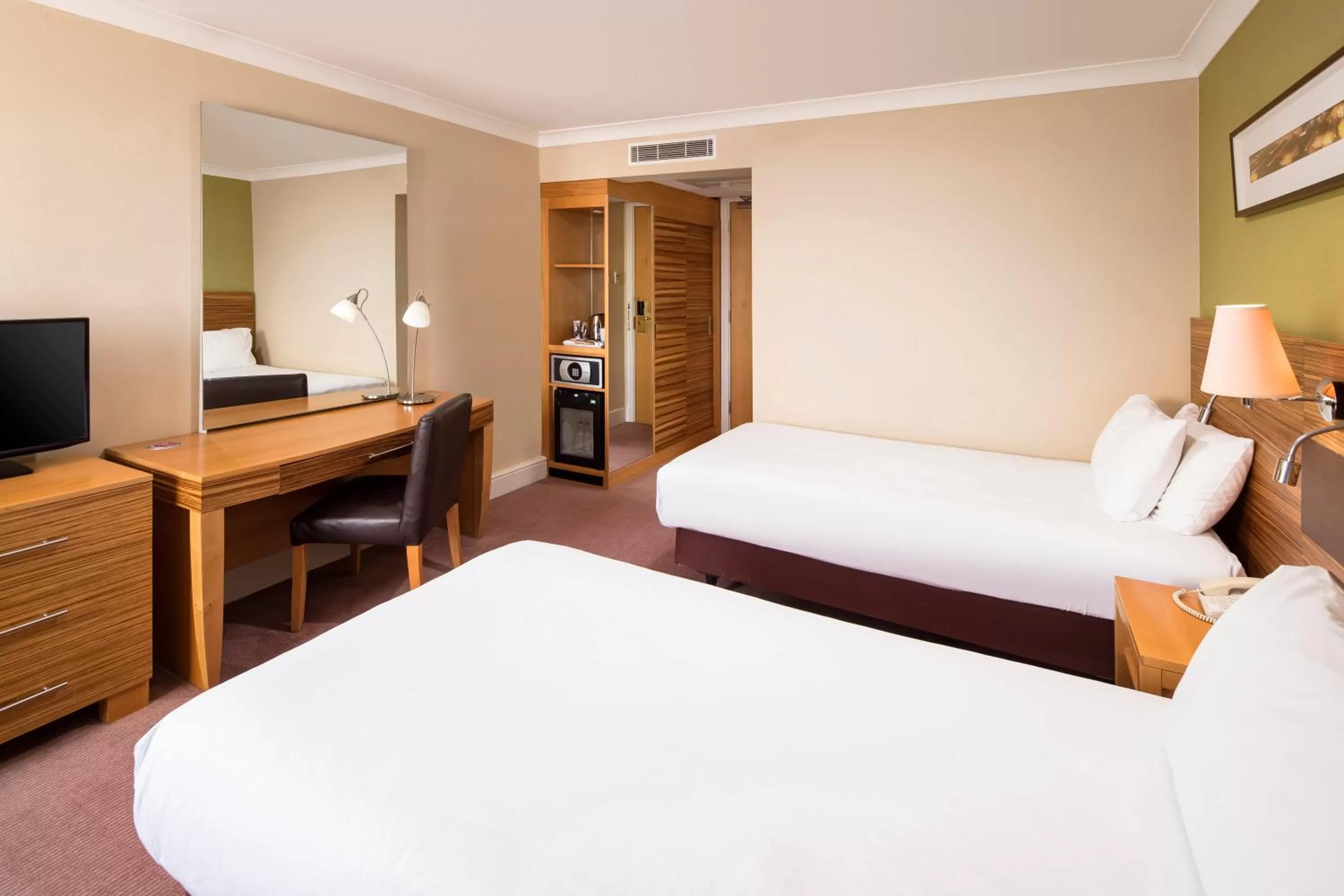 Standard Room with Two Single Beds in Crowne Plaza Chester by IHG