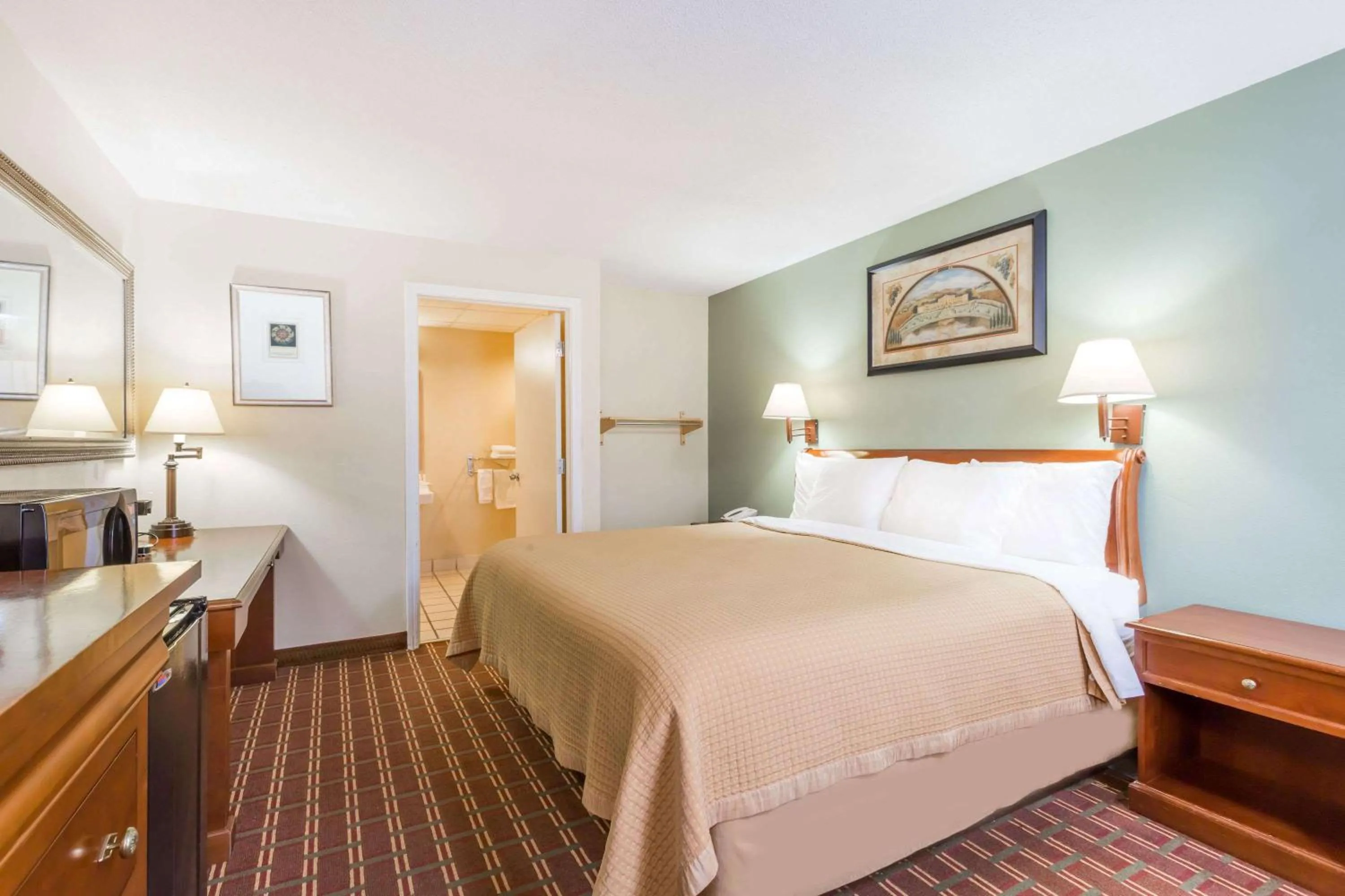 King Room - Disability Access/Non-Smoking in Days Inn by Wyndham Orangeburg