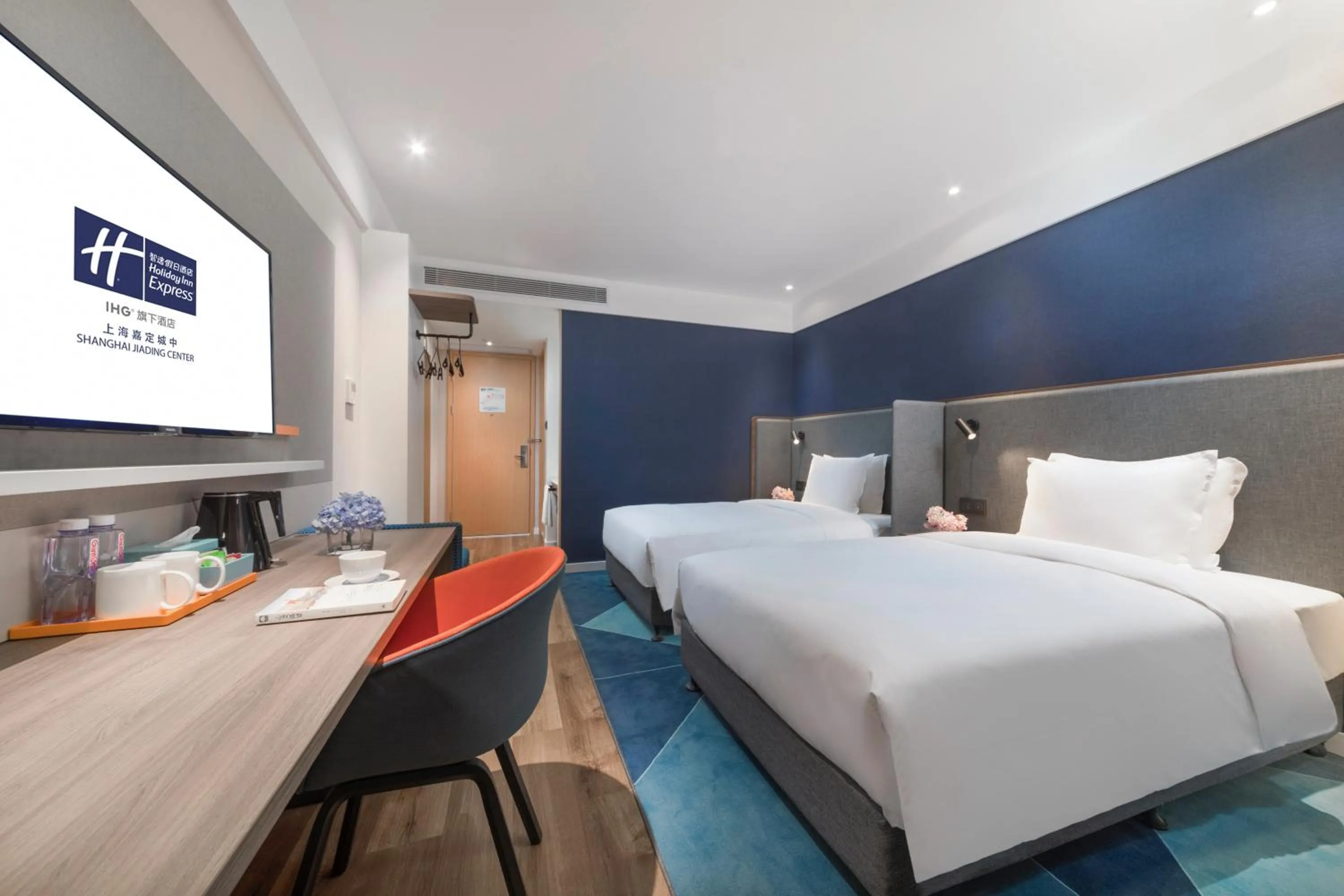 Standard Twin Room in Holiday Inn Express Shanghai Jiading Center by IHG