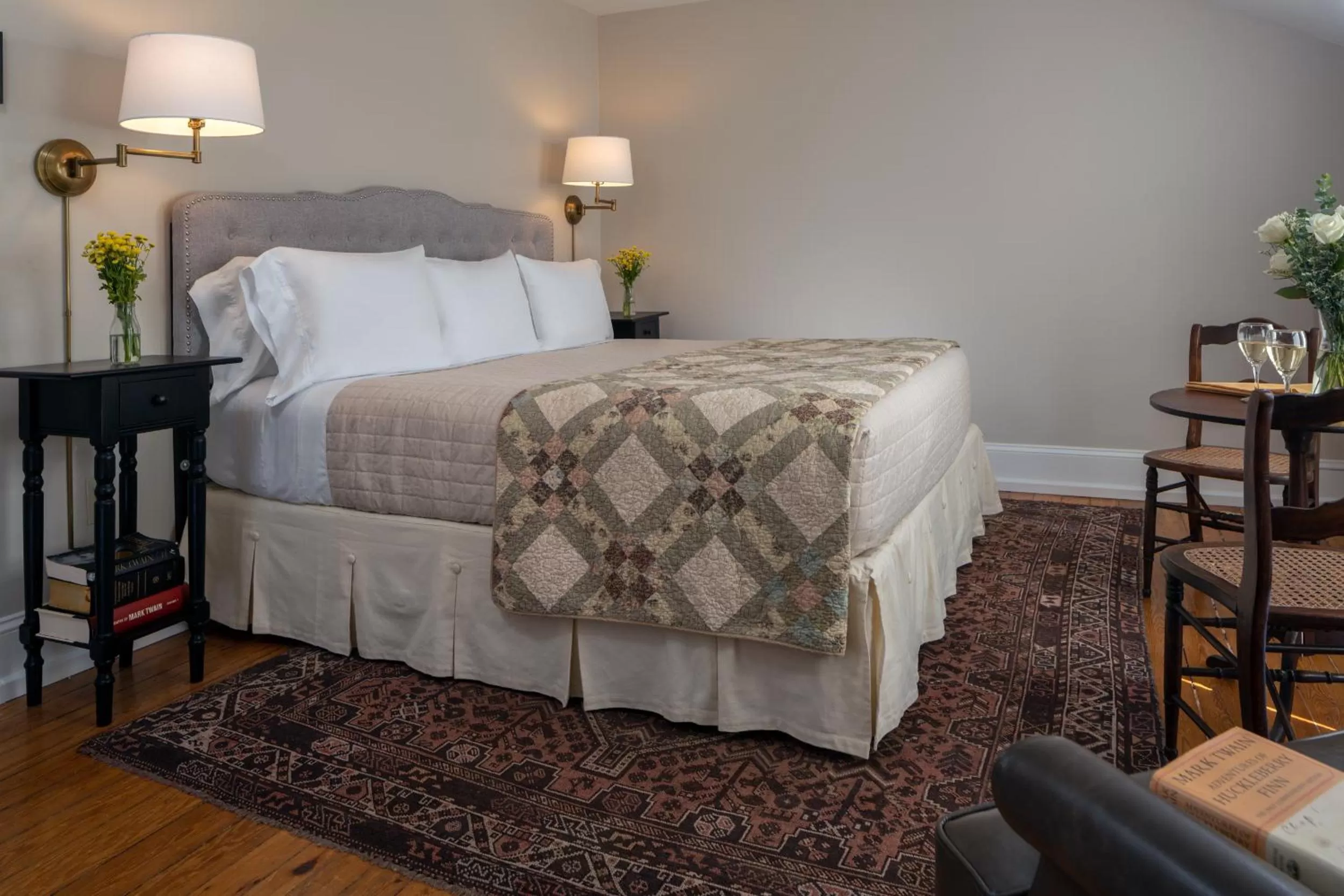 Deluxe King Room in Landmark Inn