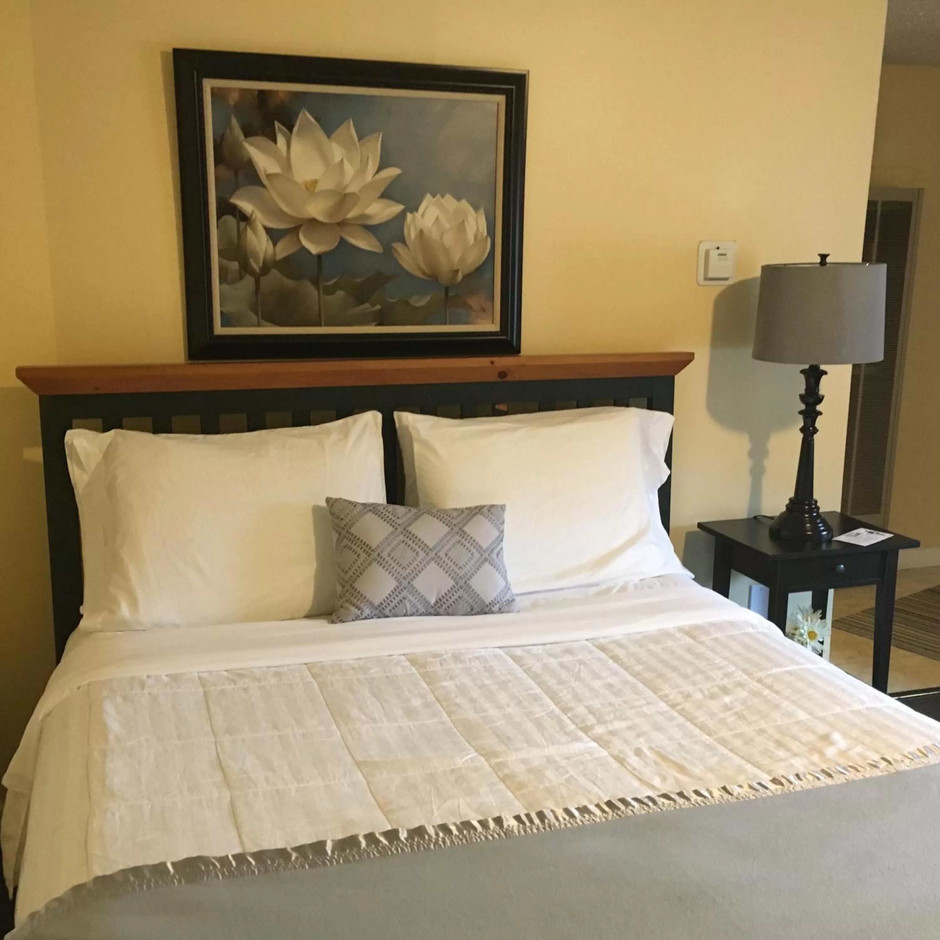 One Double Bed with Kitchenette - single occupancy in Clarence Inn Extended Stay