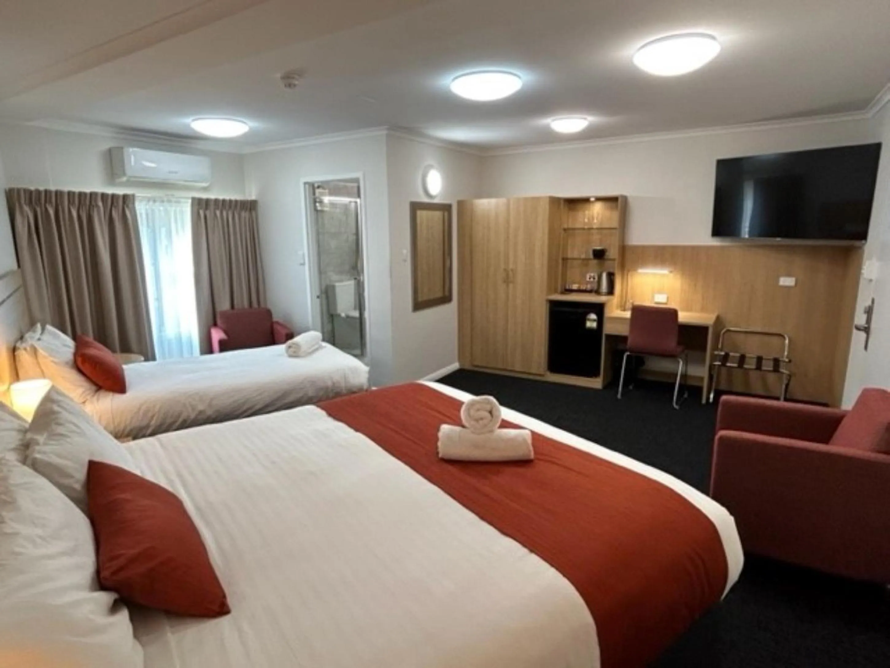 Superior Twin Room in Adelaide Royal Coach
