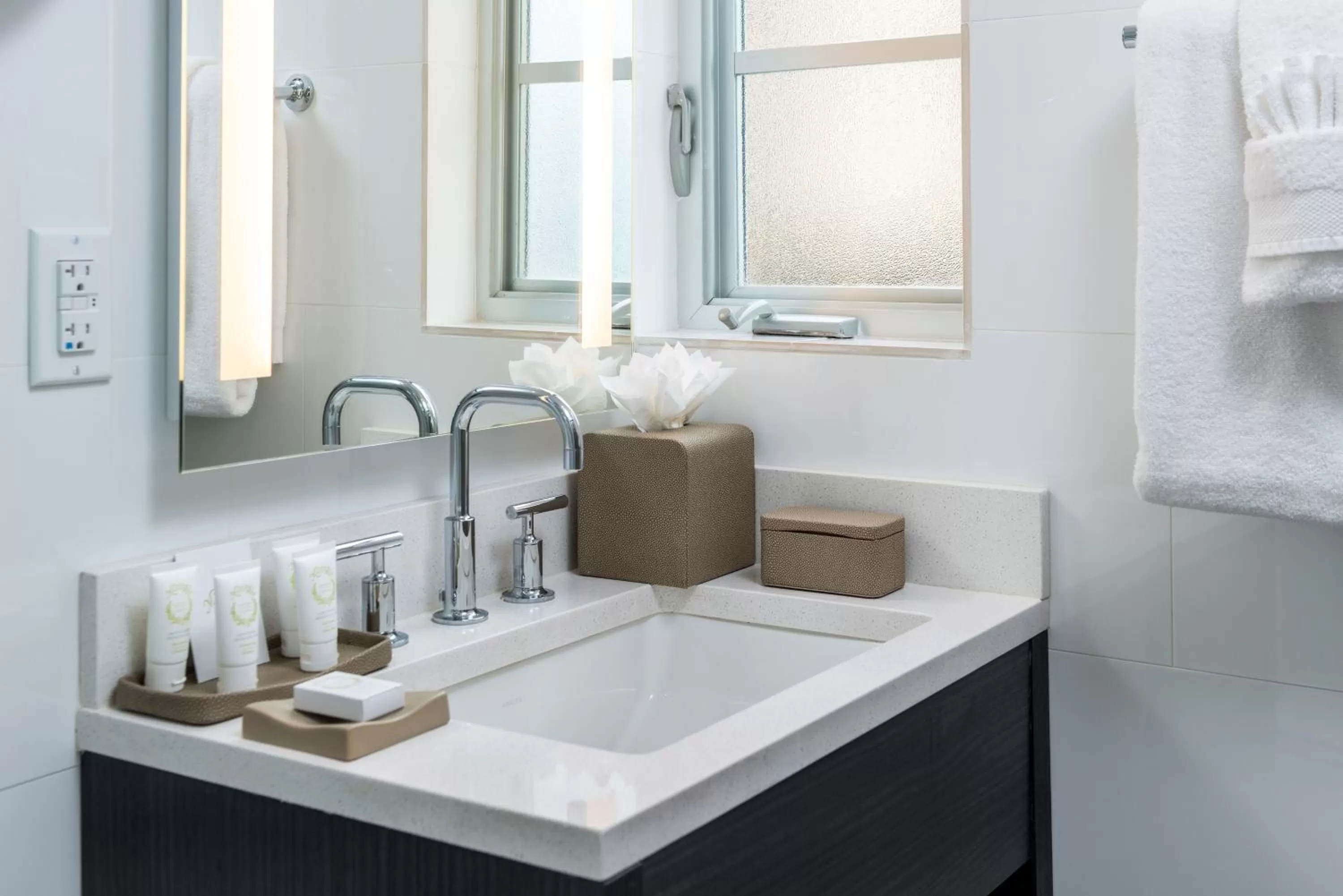 Studio - Disability Access in The Marlin Hotel