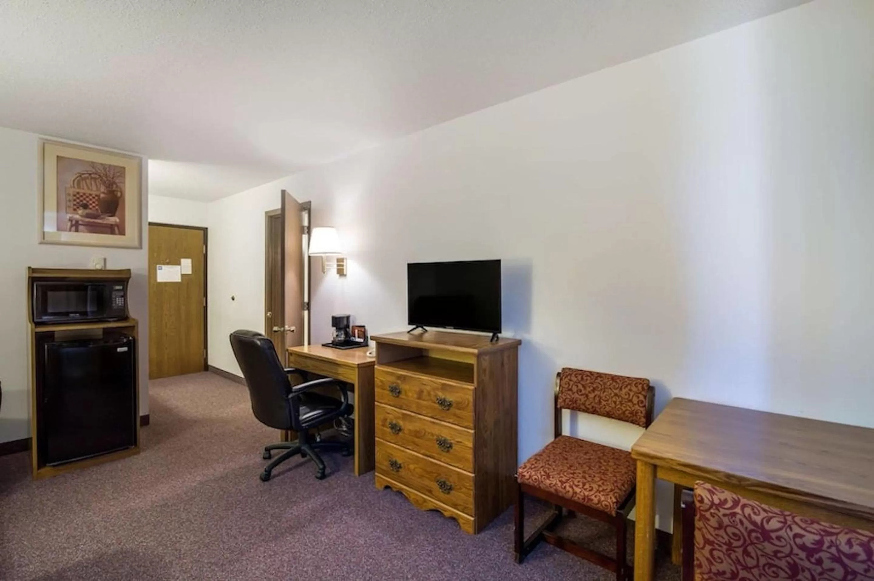 Suite with Two Double Beds and Sofa Bed - Non-Smoking in Rodeway Inn Gateway to Medora T-Roosevelt & Makoshika State Park