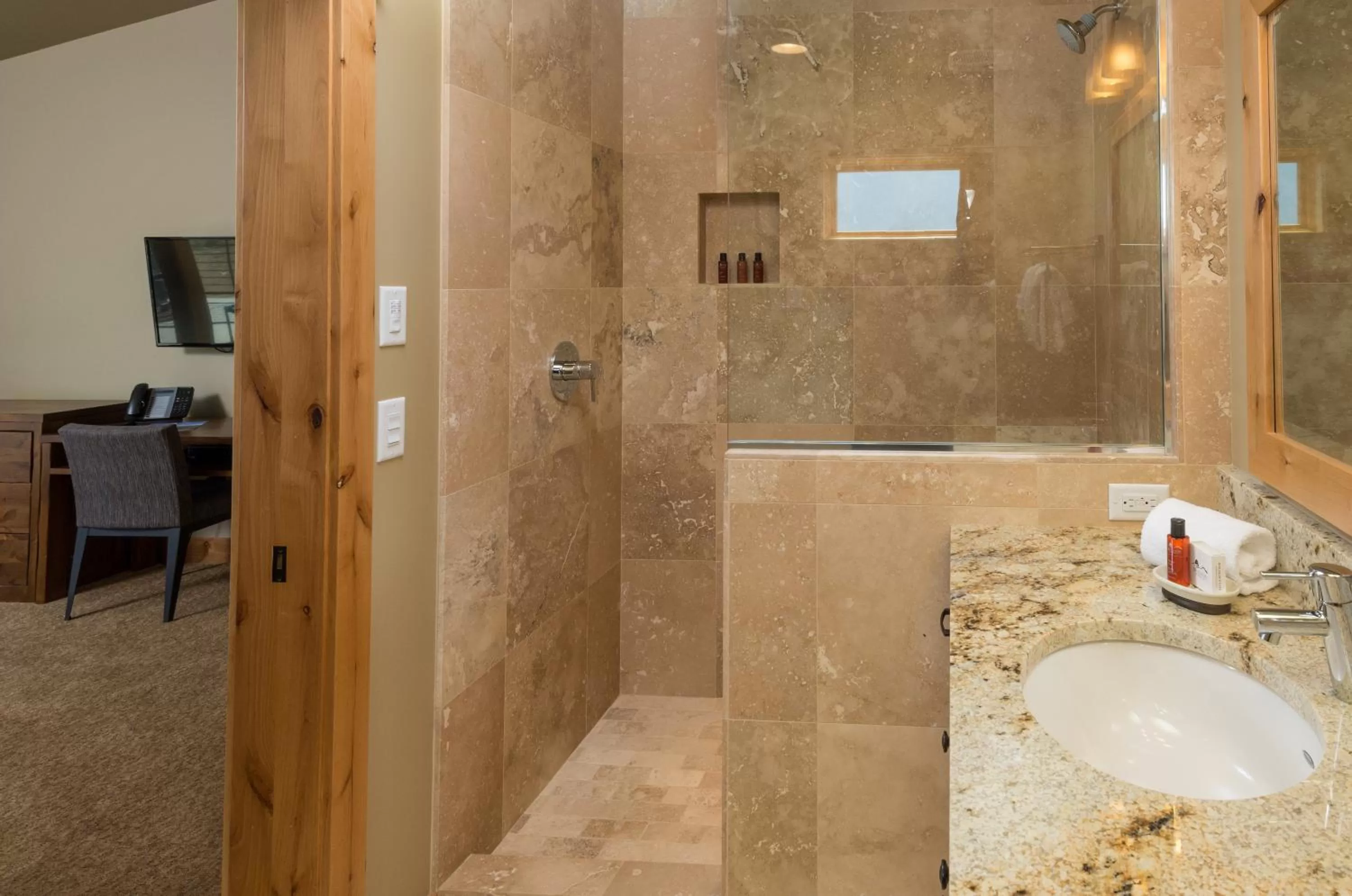 One-Bedroom Cabin with Hot Tub in Brasada Ranch