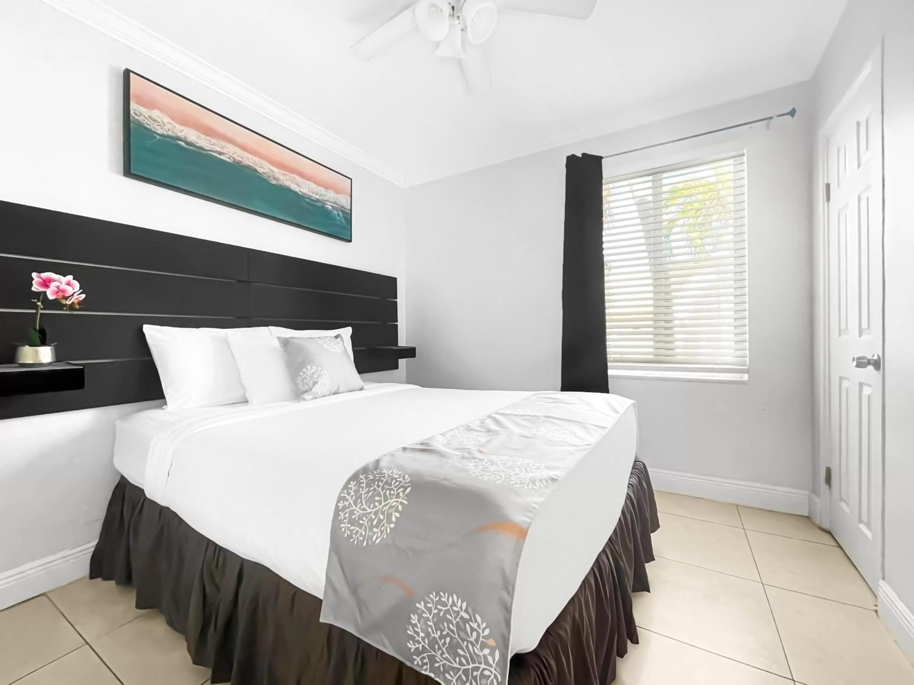 Deluxe Oceanside Queen in Hollywood Beach Hotels