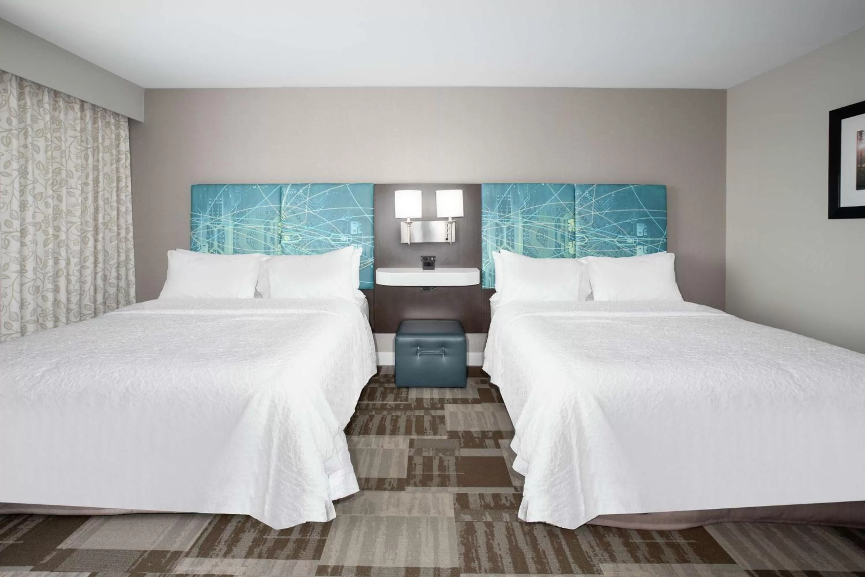 Queen Room with Two Queen Beds - Mobility and Hearing Access/Non-Smoking in Hampton Inn Bellevue