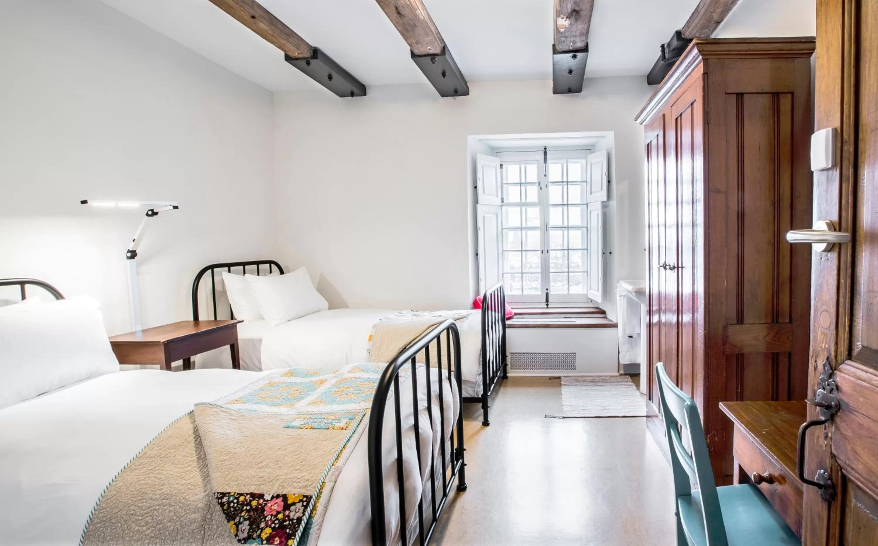 Authentic Twin Room with Shared Bathroom - single occupancy in Monastère des Augustines