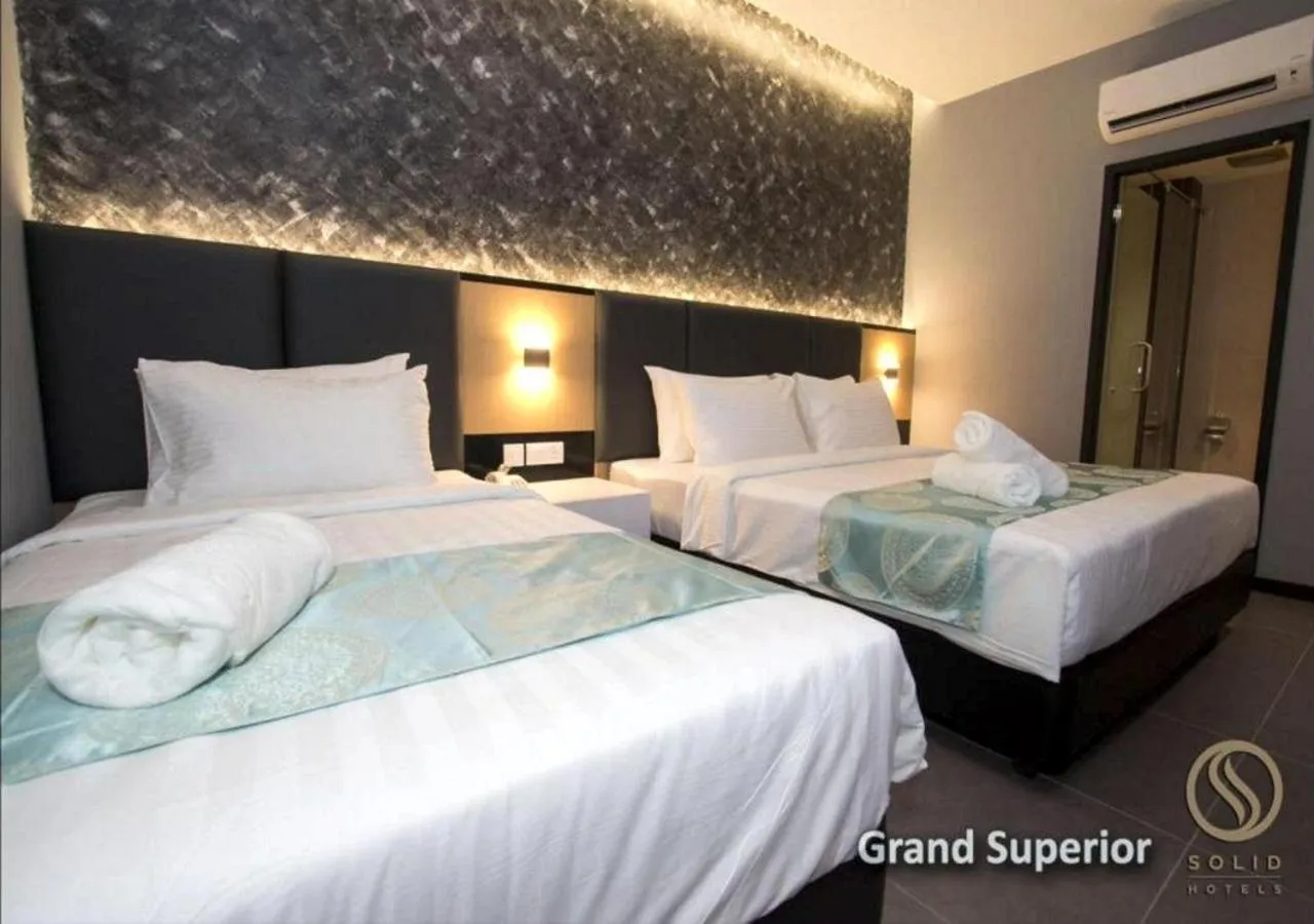 Deluxe Triple Room in Solid Hotels