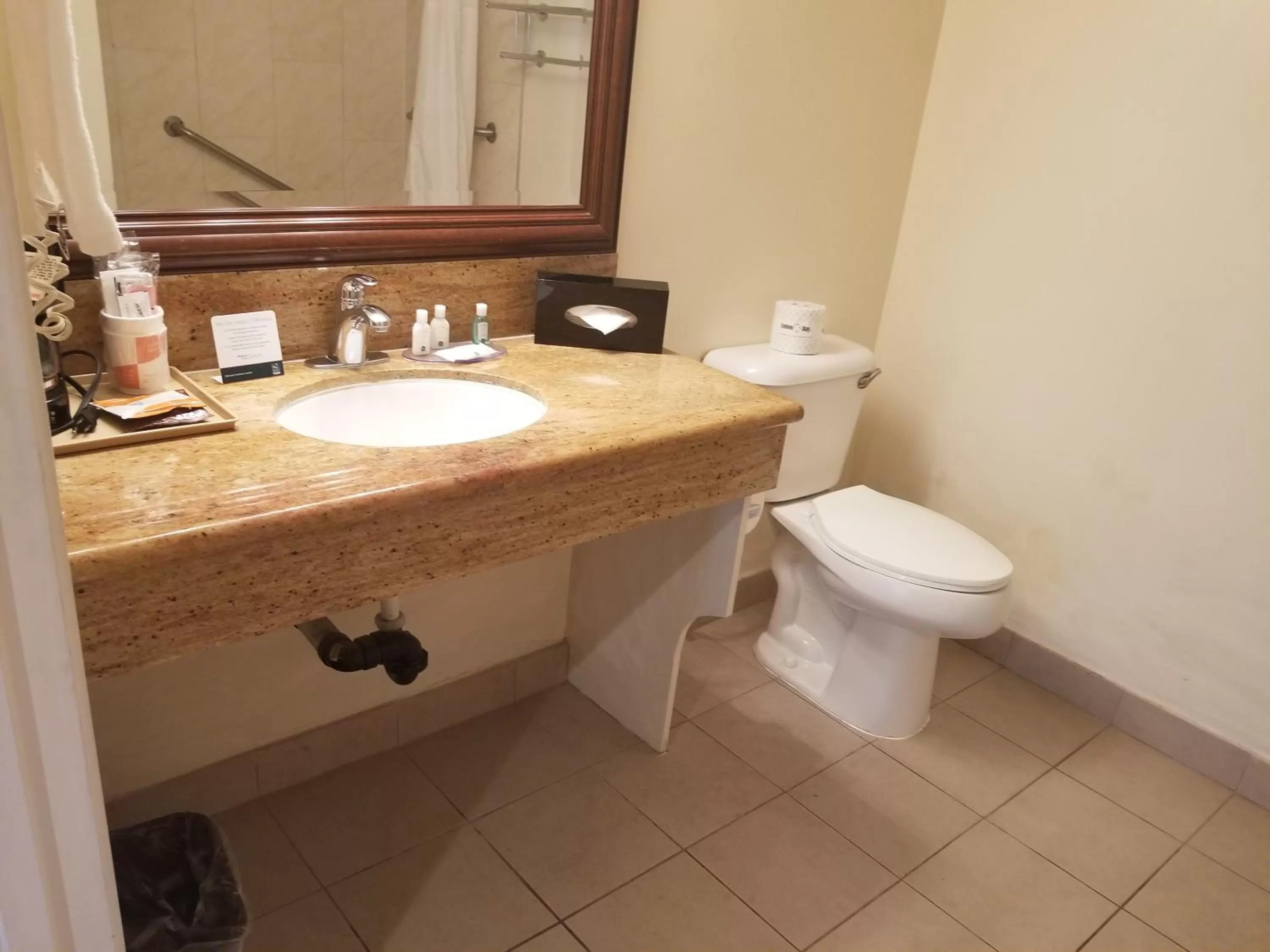 Standard Room, 1 King Bed, Accessible Tub, Non Smoking in Quality Inn Long Beach - Signal Hill