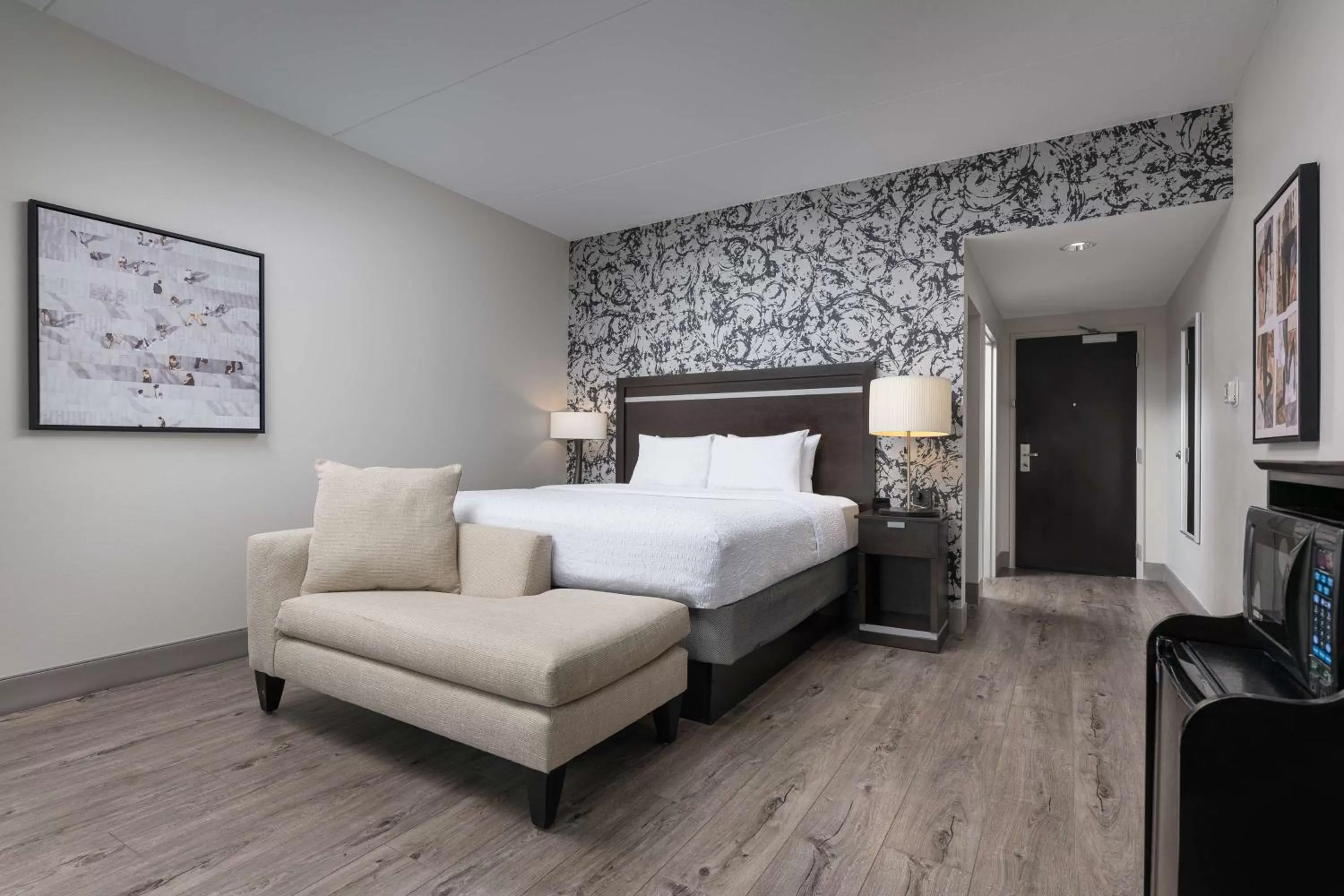 King Room with Accessible Tub - Mobility and Hearing Access/Non-Smoking in Hampton Inn & Suites Chattanooga Downtown