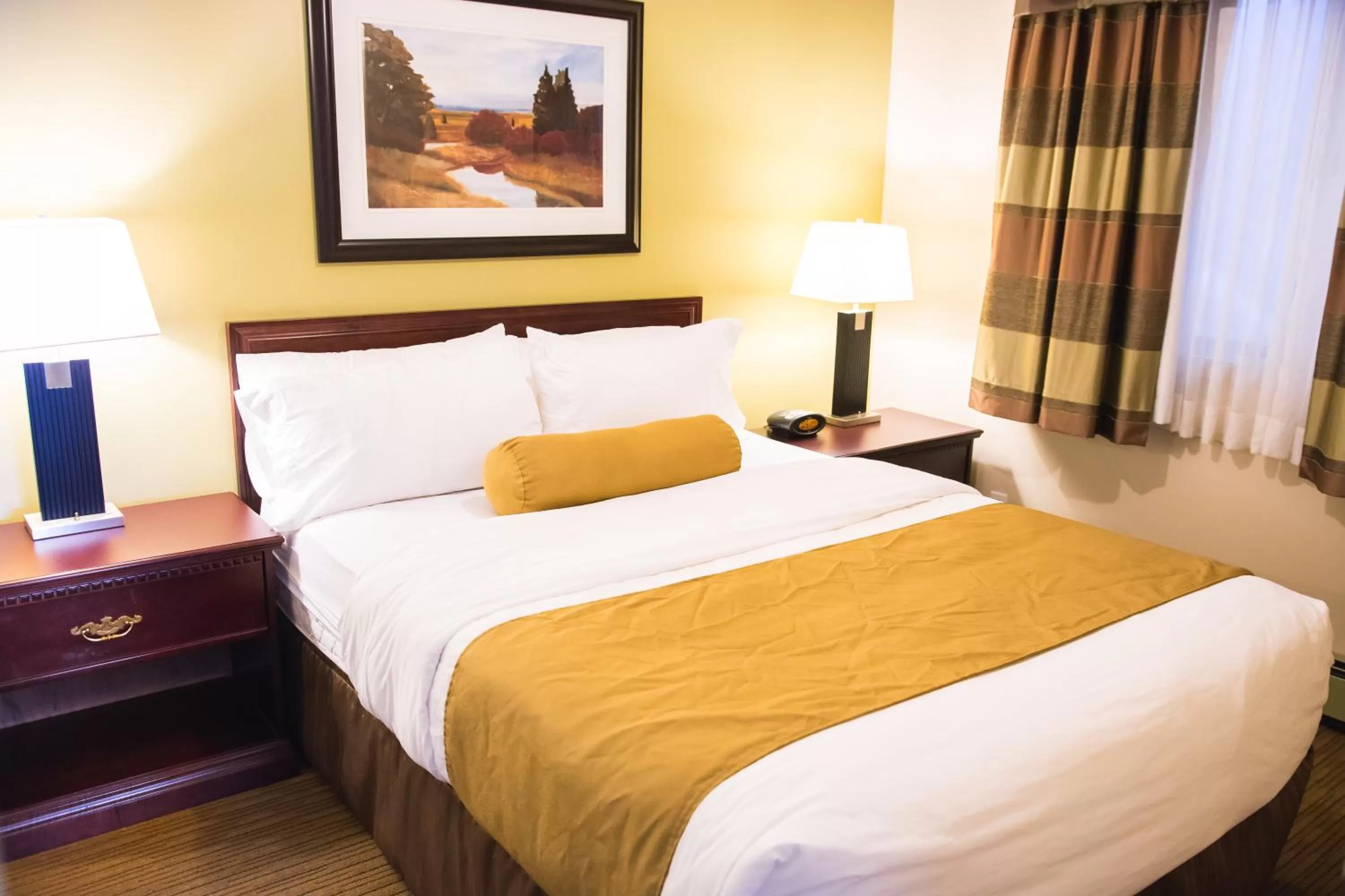 Superior Queen Room with Three Queen Beds - Non-Smoking in Days Inn by Wyndham High Level