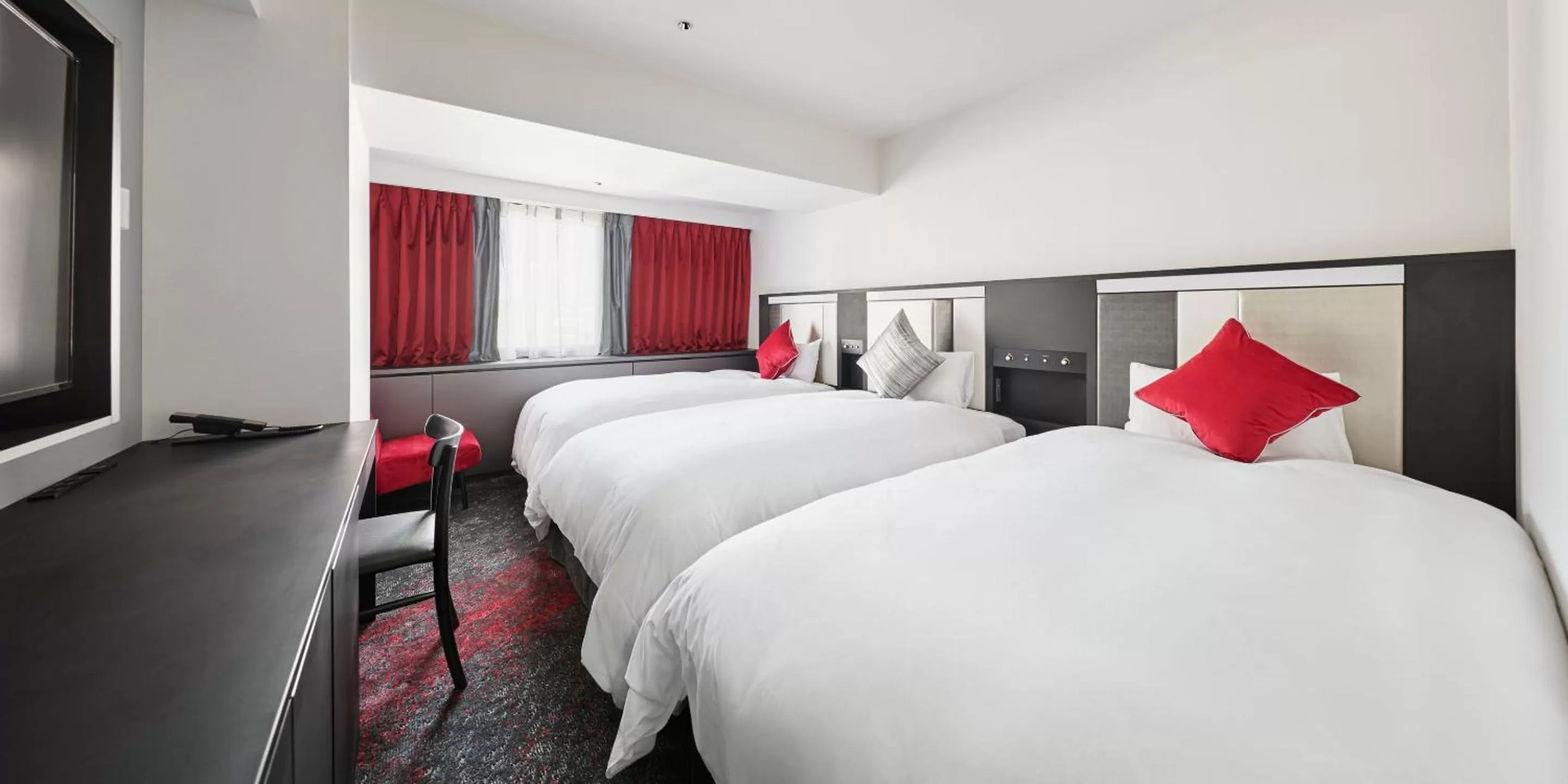 Standard Floor Triple Room - Non-Smoking in Cross Hotel Osaka