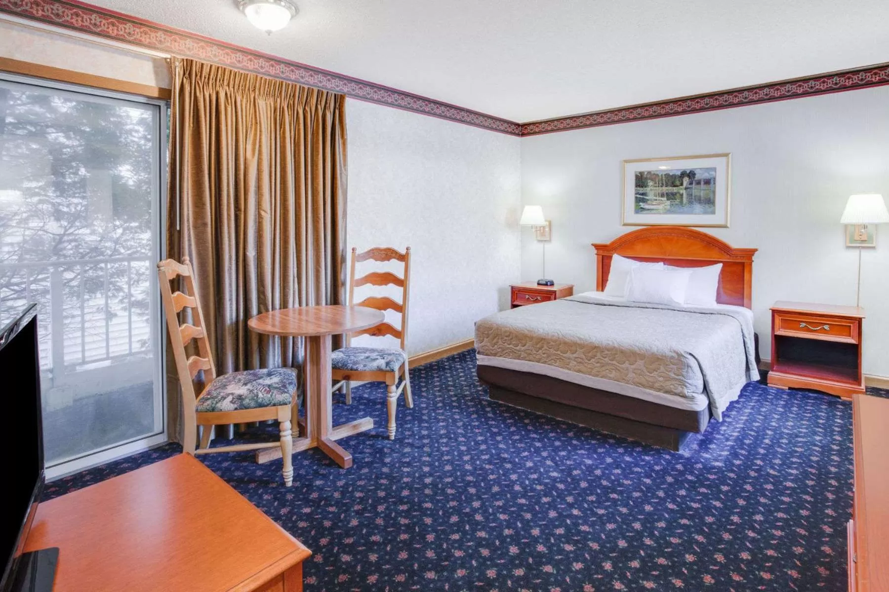 Queen Room in Super 8 Beachfront by Wyndham Mackinaw City, MI