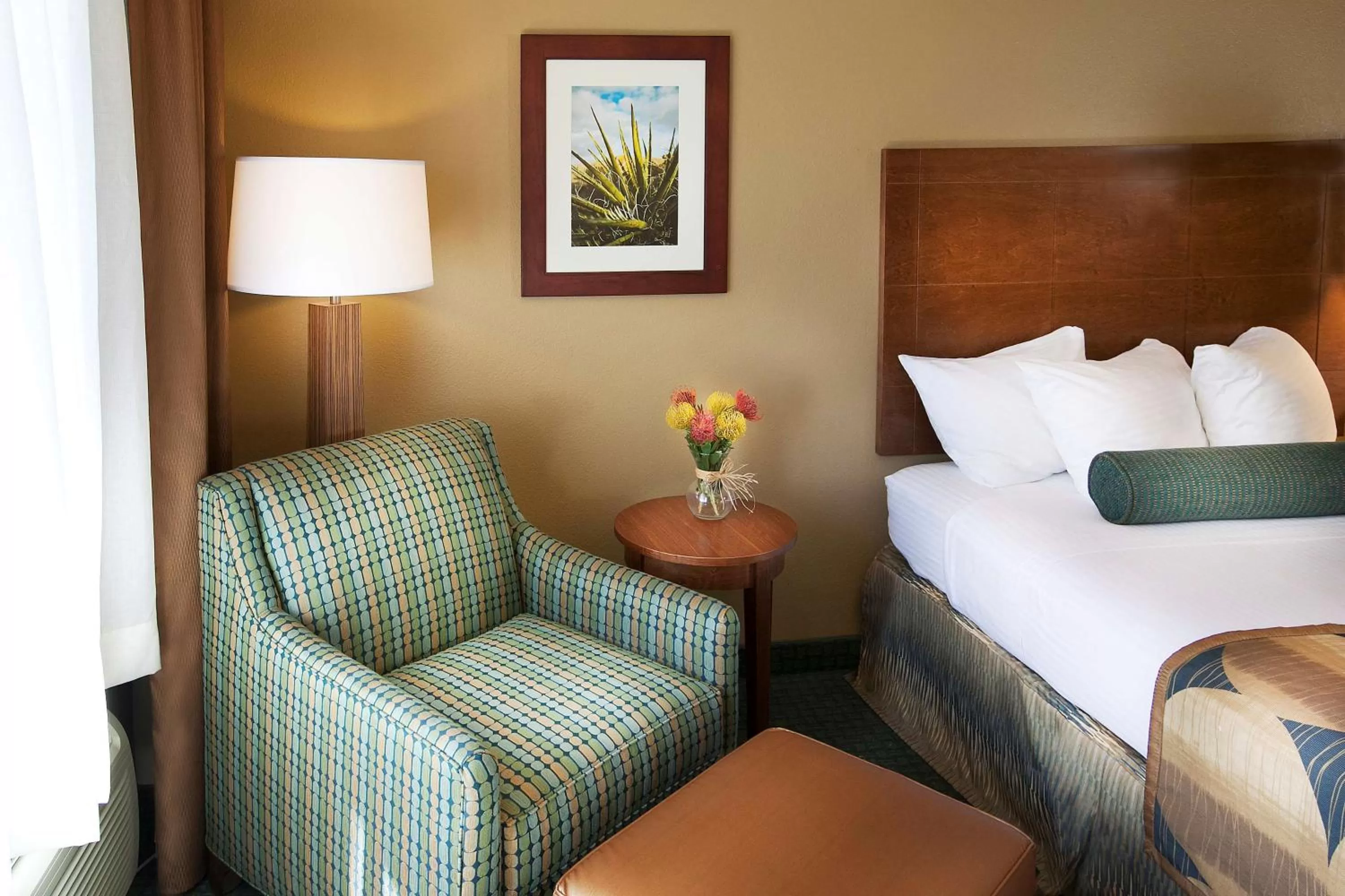 Queen Room with Bathtub Two Queen Beds - Non-Smoking in Sure Stay Plus by Best Western Twentynine Palms Joshua Tree