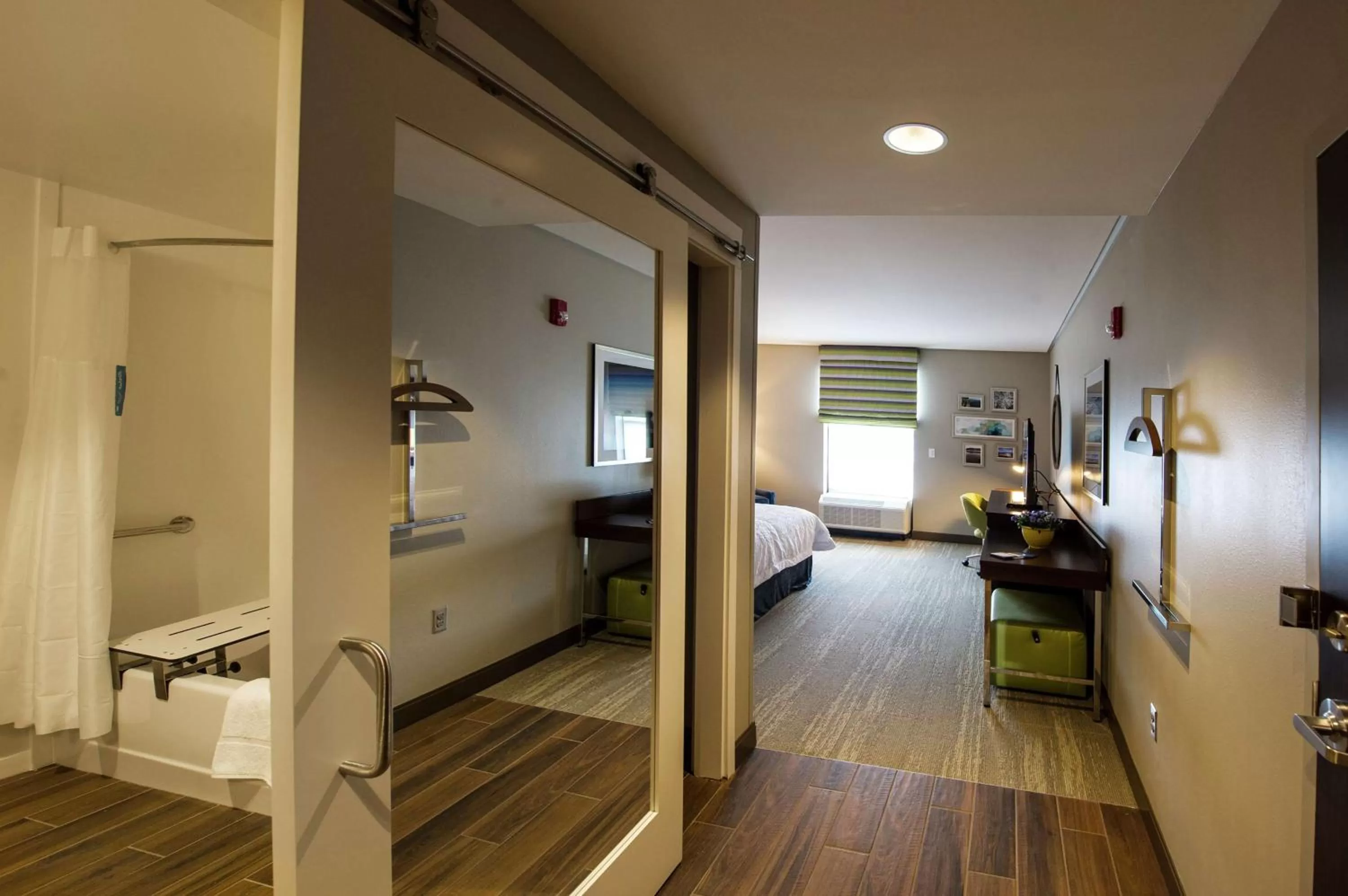 King Room - Mobility Access/Non-Smoking in Hampton Inn & Suites/Foxborough/Mansfield