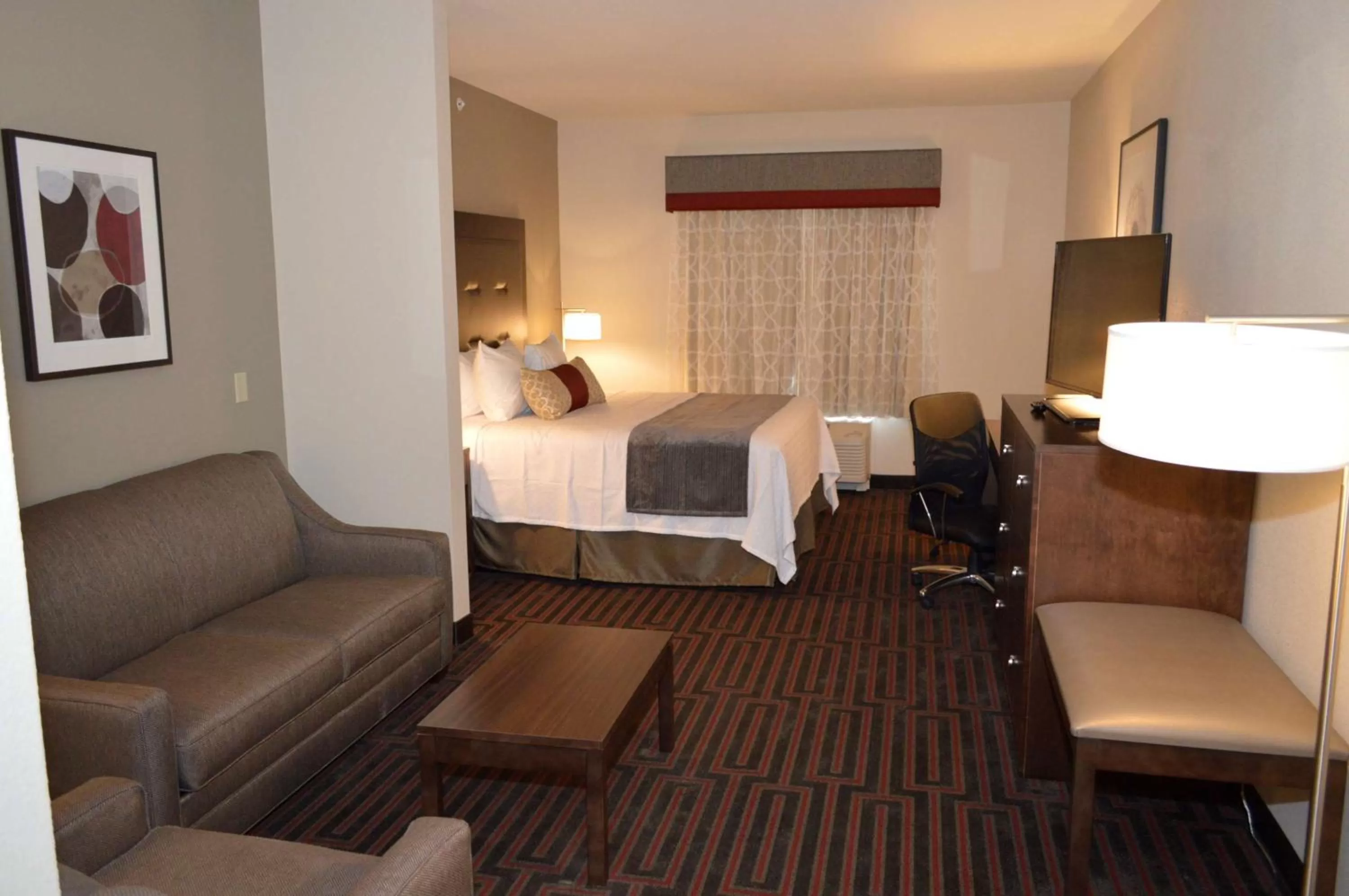 King Suite with Sofa Bed in Best Western Plus Stevens County Inn