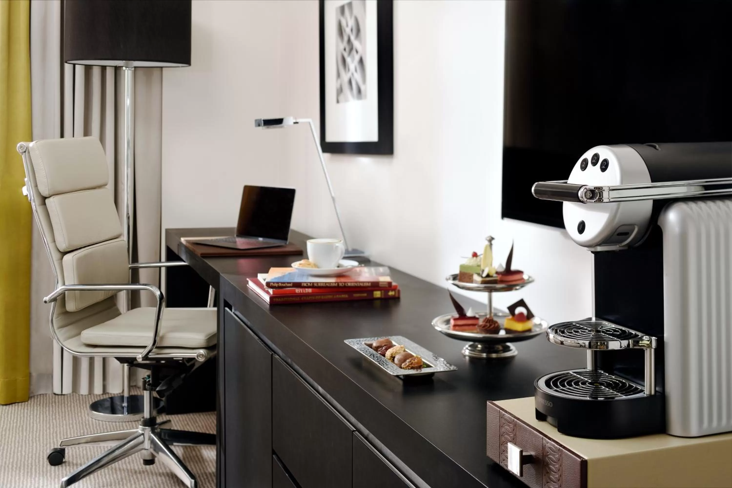 Deluxe King Room - Smoking in Voco - Riyadh by IHG