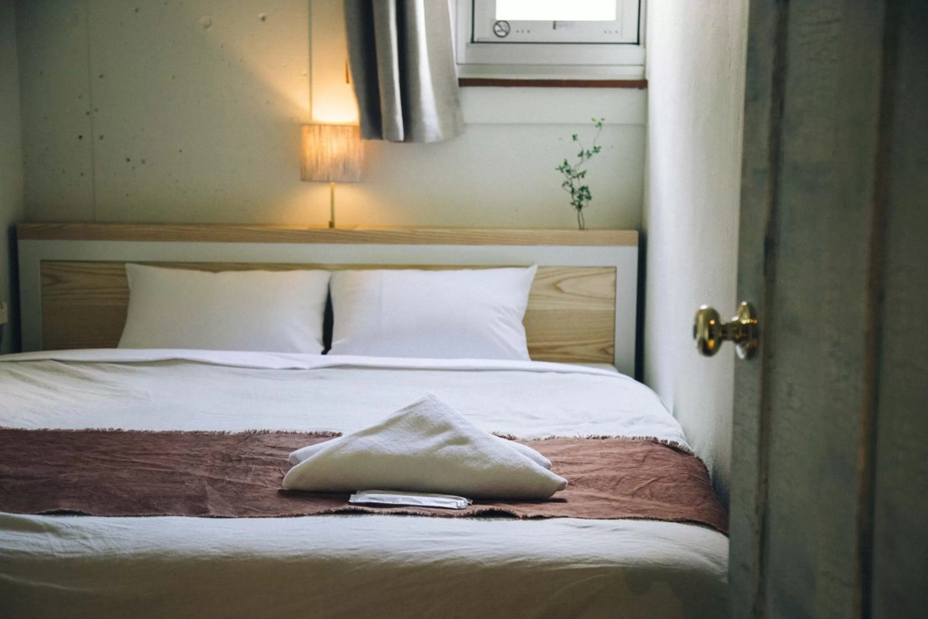 Economy Double Room in Nui. Hostel & Bar Lounge