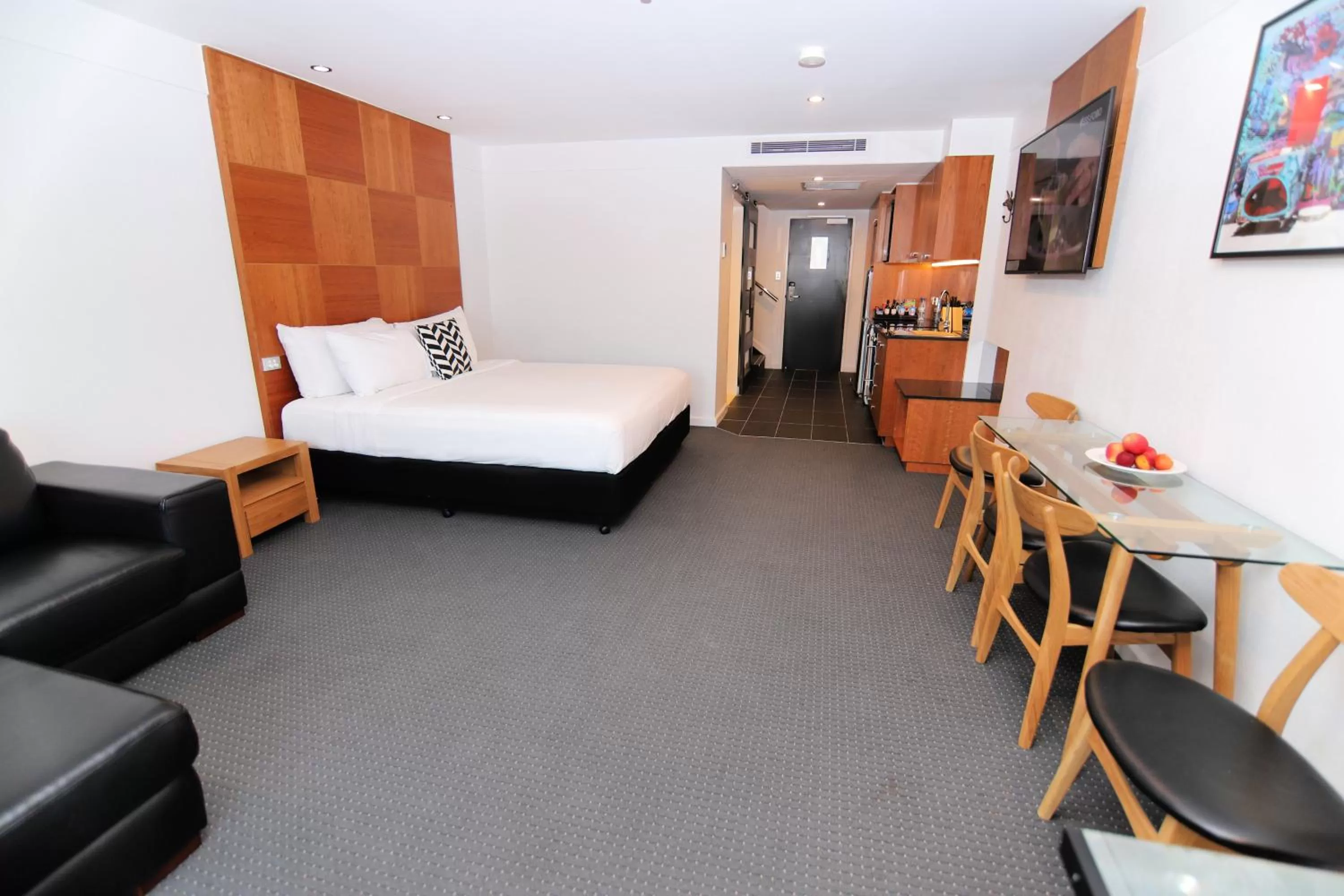 King Suite in Best Western Plus Goulburn