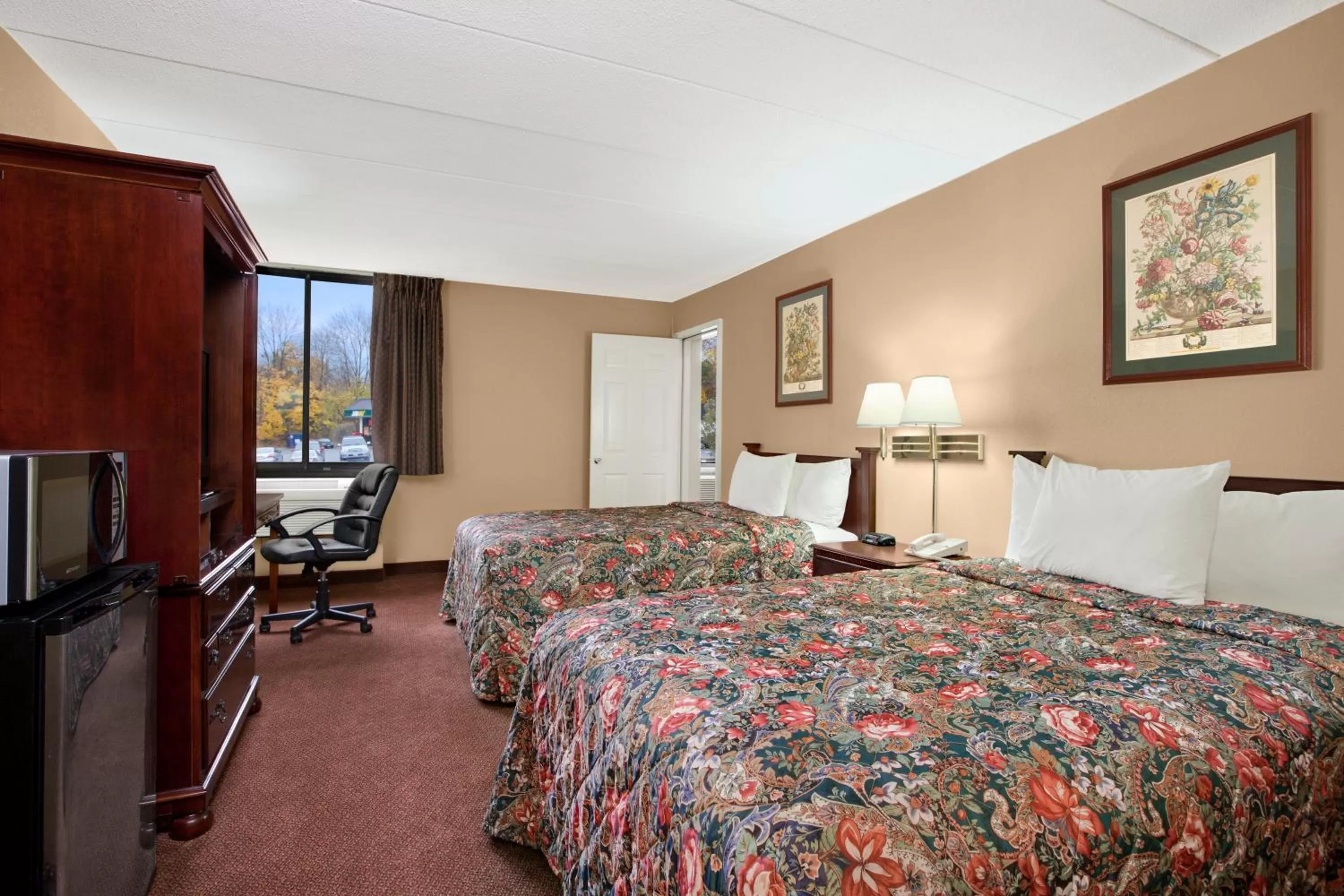 One-Bedroom Suite with Two Double Beds - Non-Smoking in Days Inn by Wyndham Hagerstown I-70