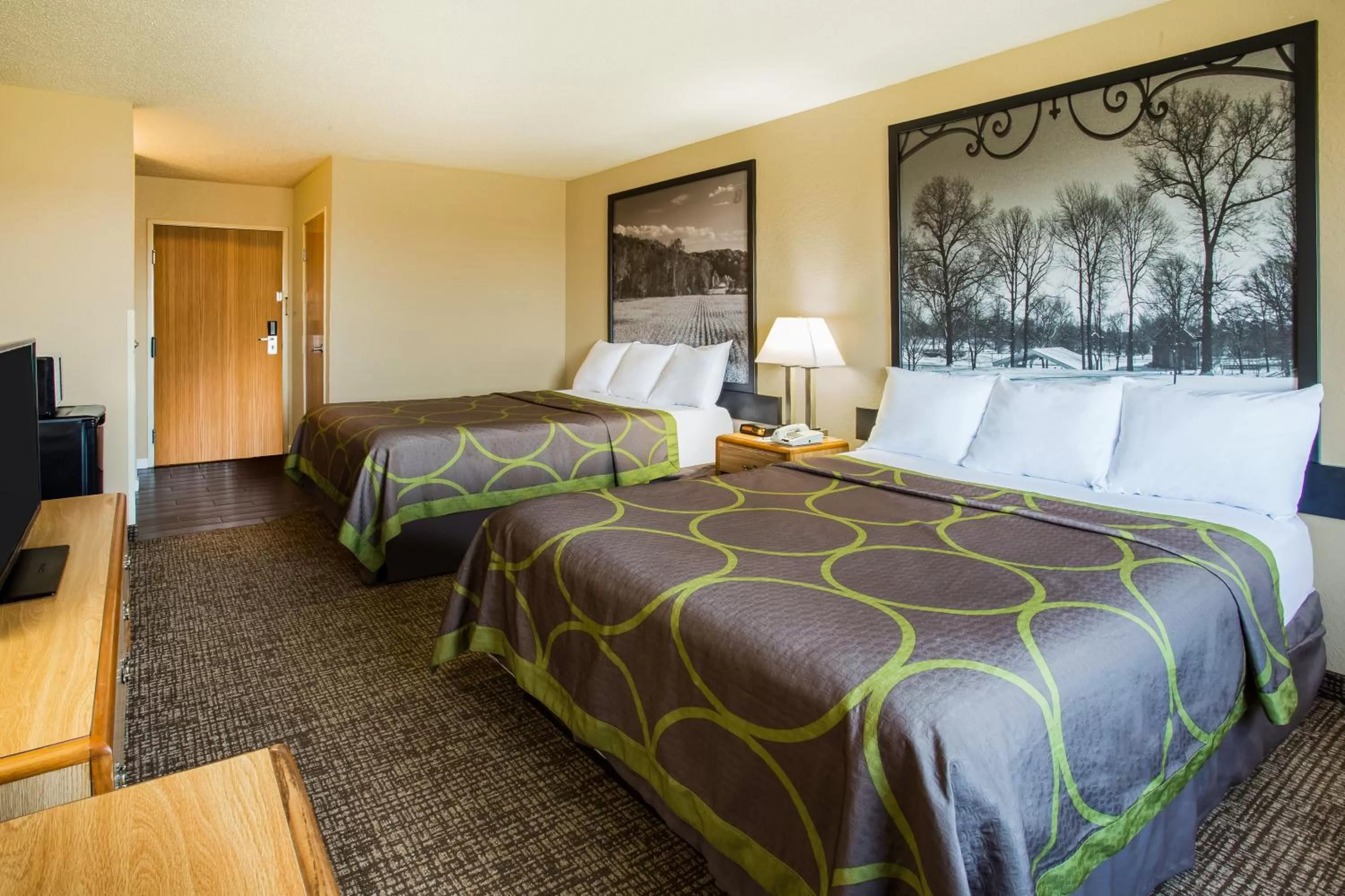 Queen Room with Two Queen Beds - Non-Smoking in Super 8 by Wyndham Remington