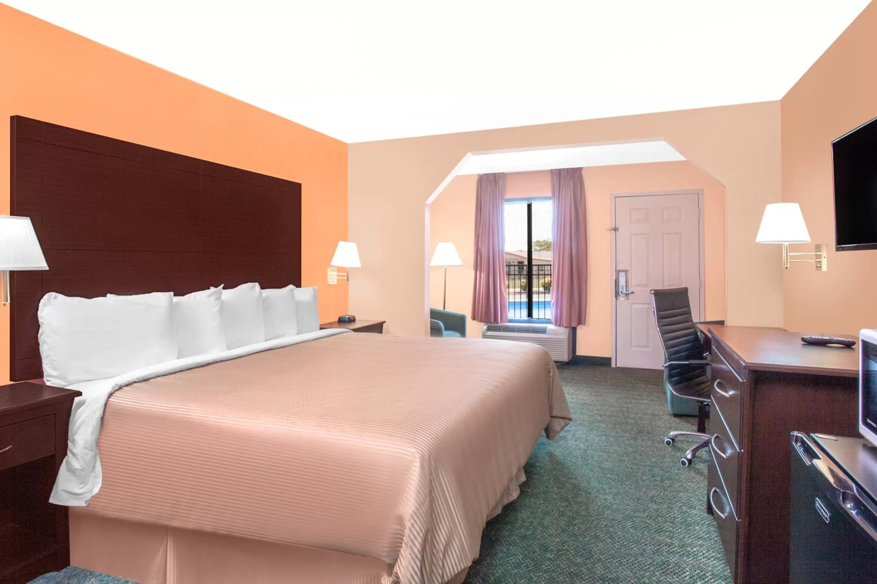 King Room - Non-Smoking in Days Inn by Wyndham Moulton